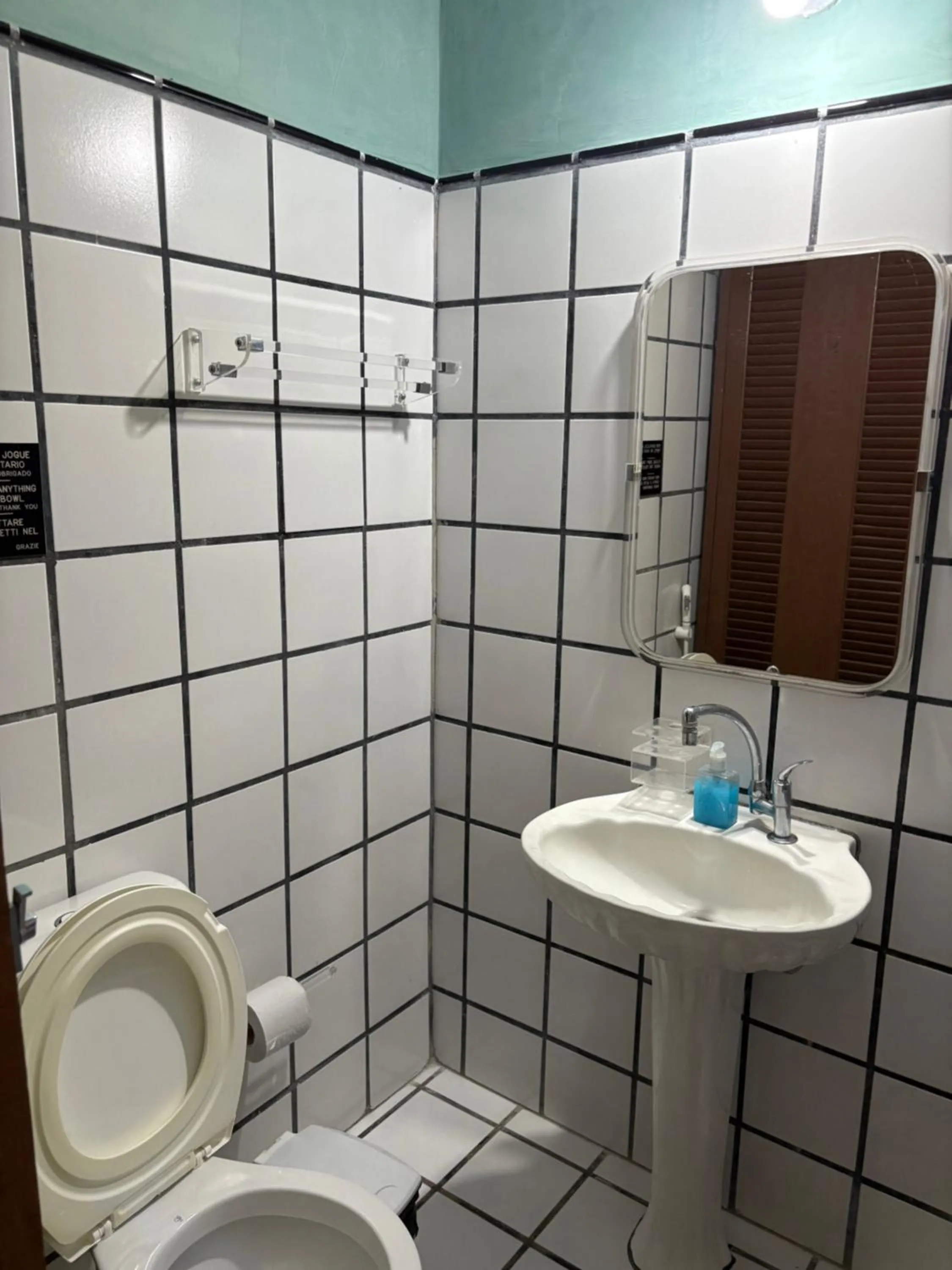 Bathroom in Novos Baianos Hostel e Pousada