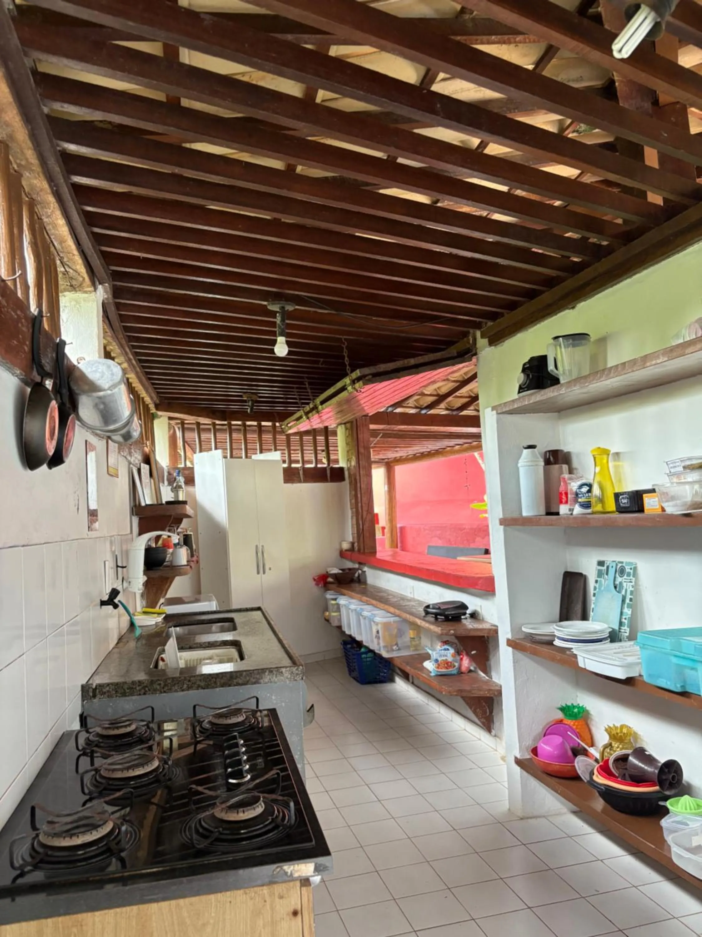 Kitchen or kitchenette in Novos Baianos Hostel e Pousada