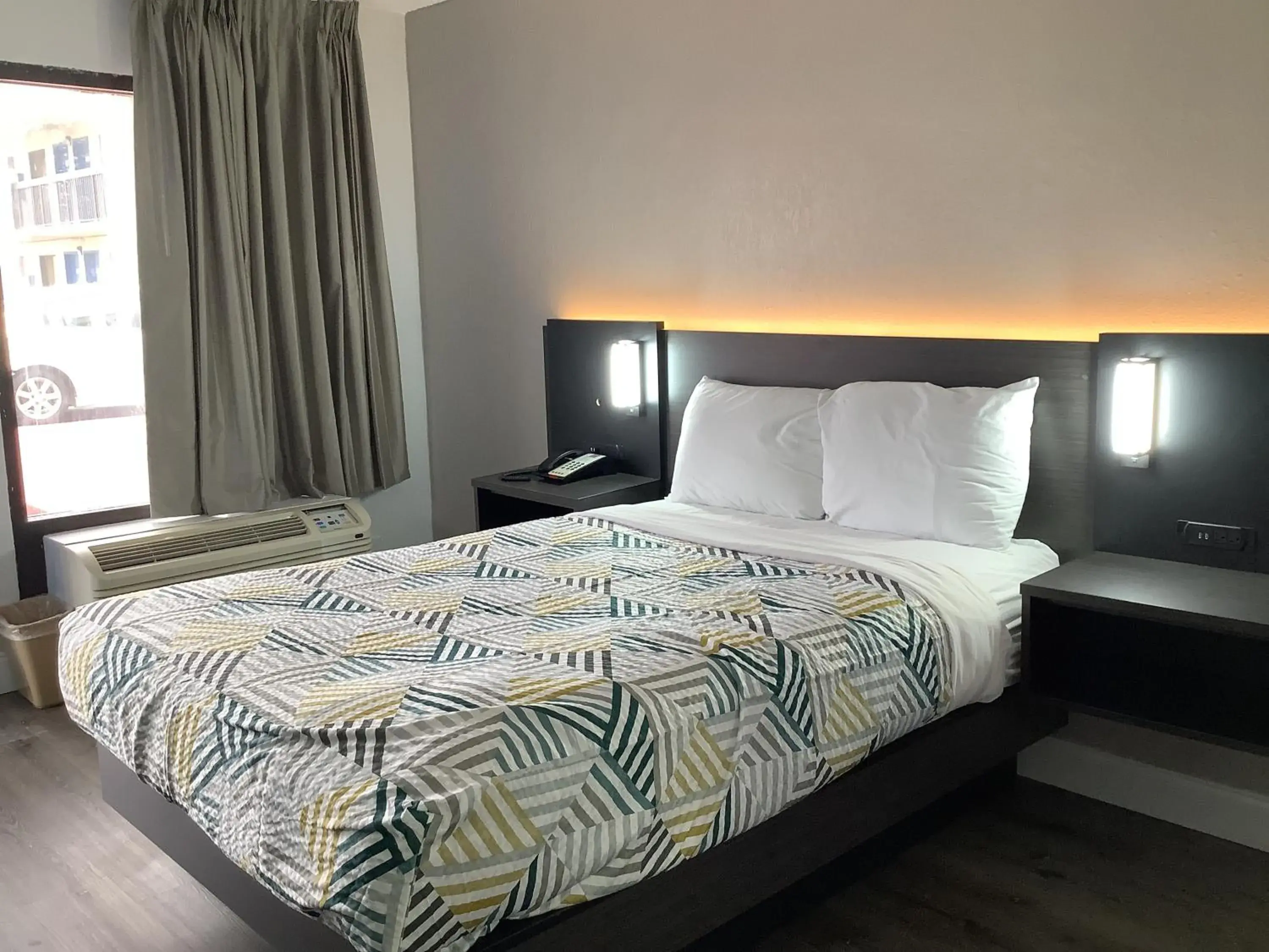 Double Room - single occupancy - Smoking in Motel 6-Memphis, TN - East Double Room - single occupancy - Smoking in Motel 6-Memphis, TN - East