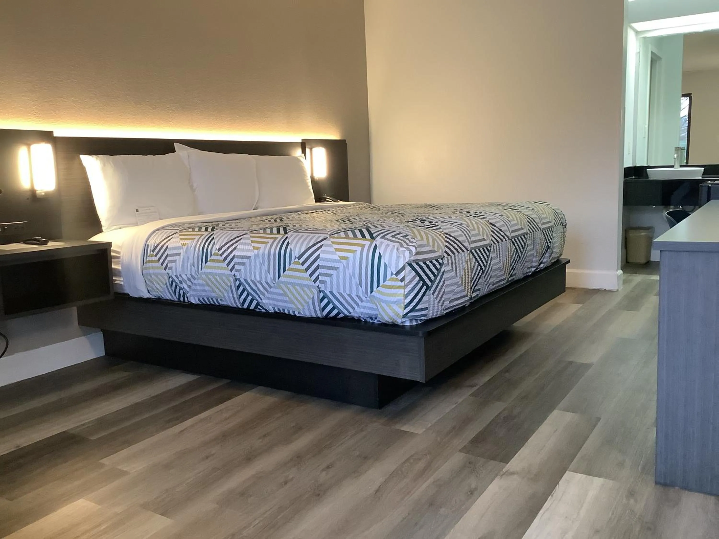 Bedroom, Bed in Motel 6-Memphis, TN - East