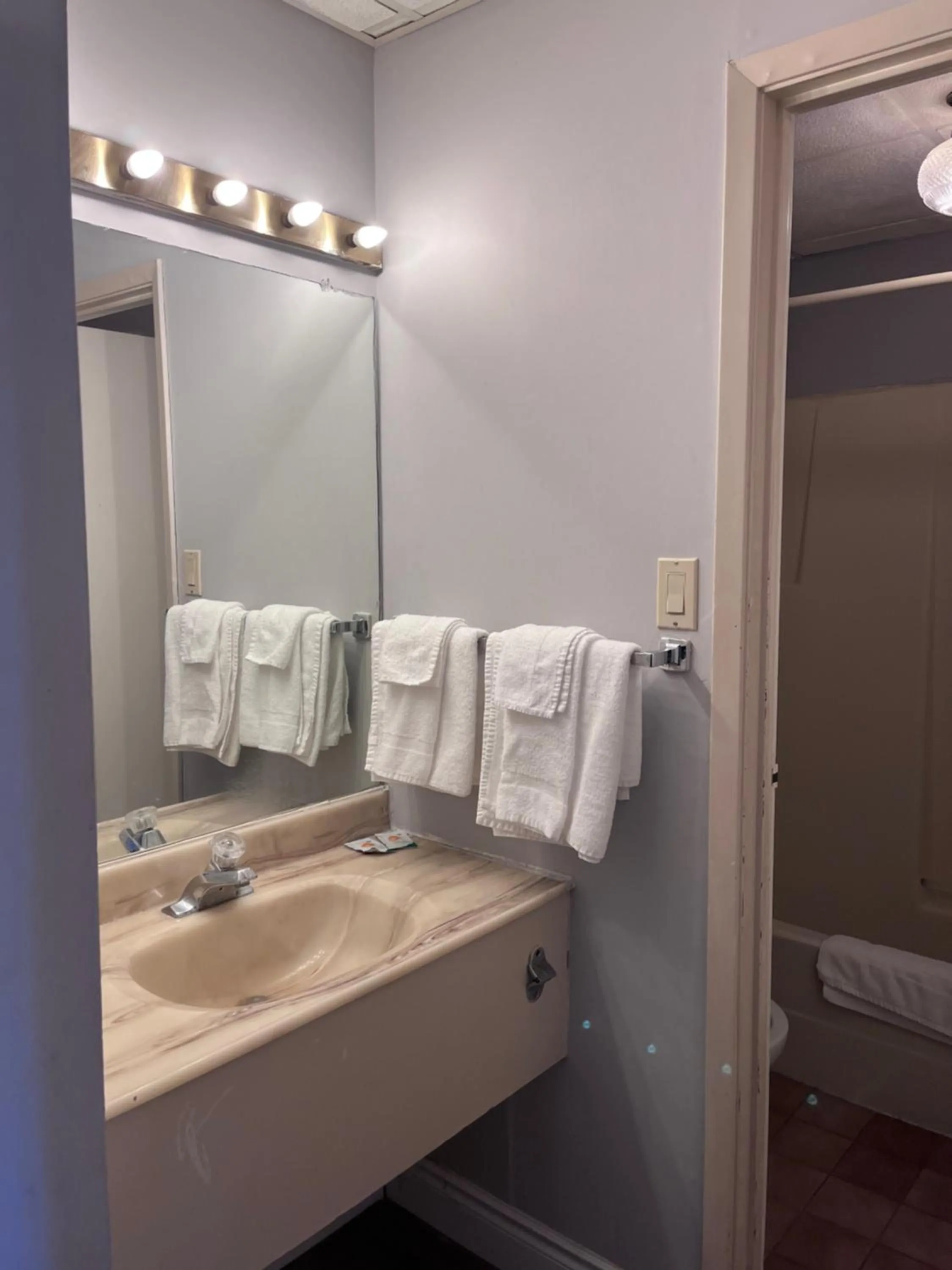 Knights Inn - Park Villa Motel, Midland