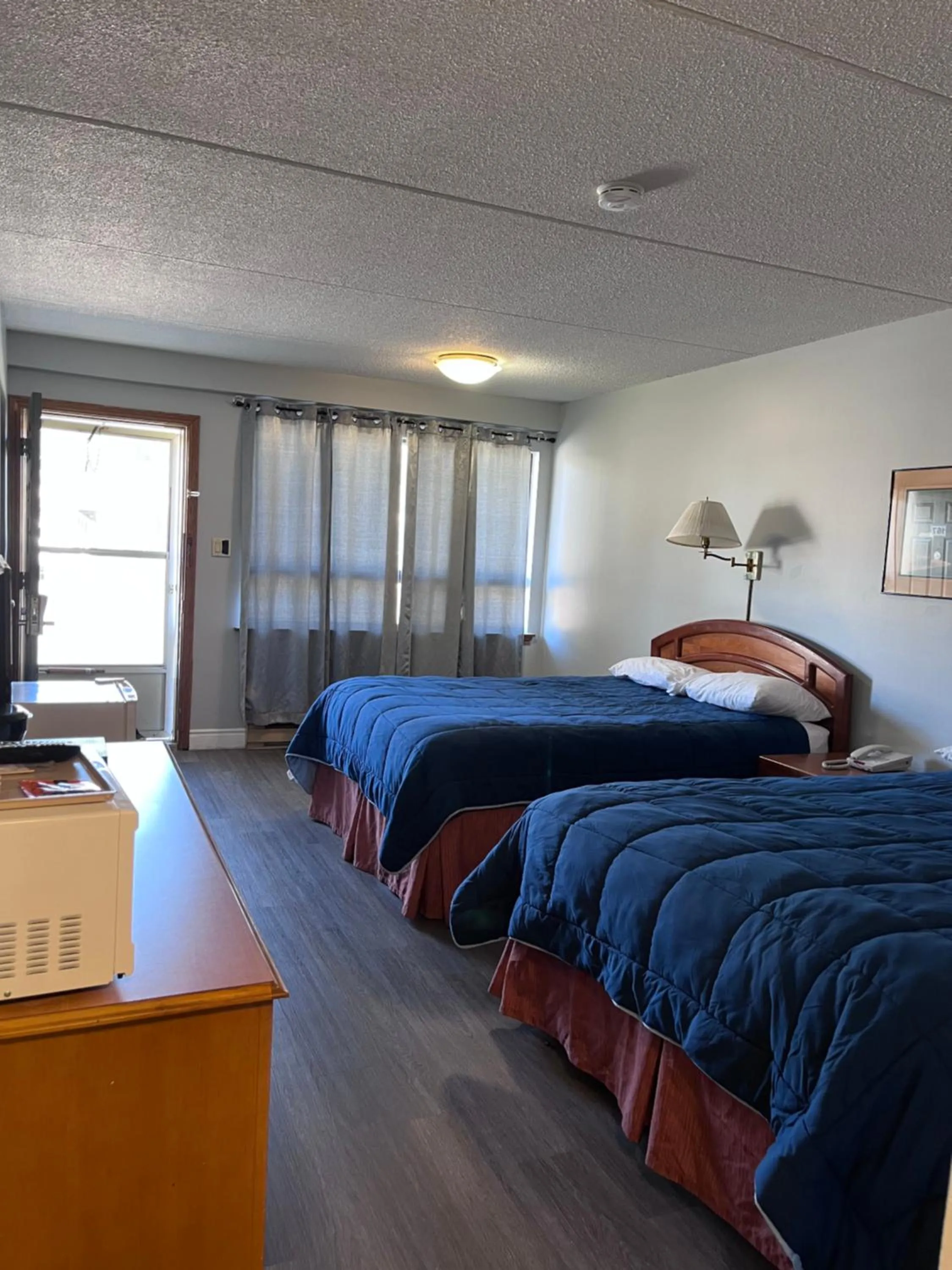 Bed in Knights Inn - Park Villa Motel, Midland