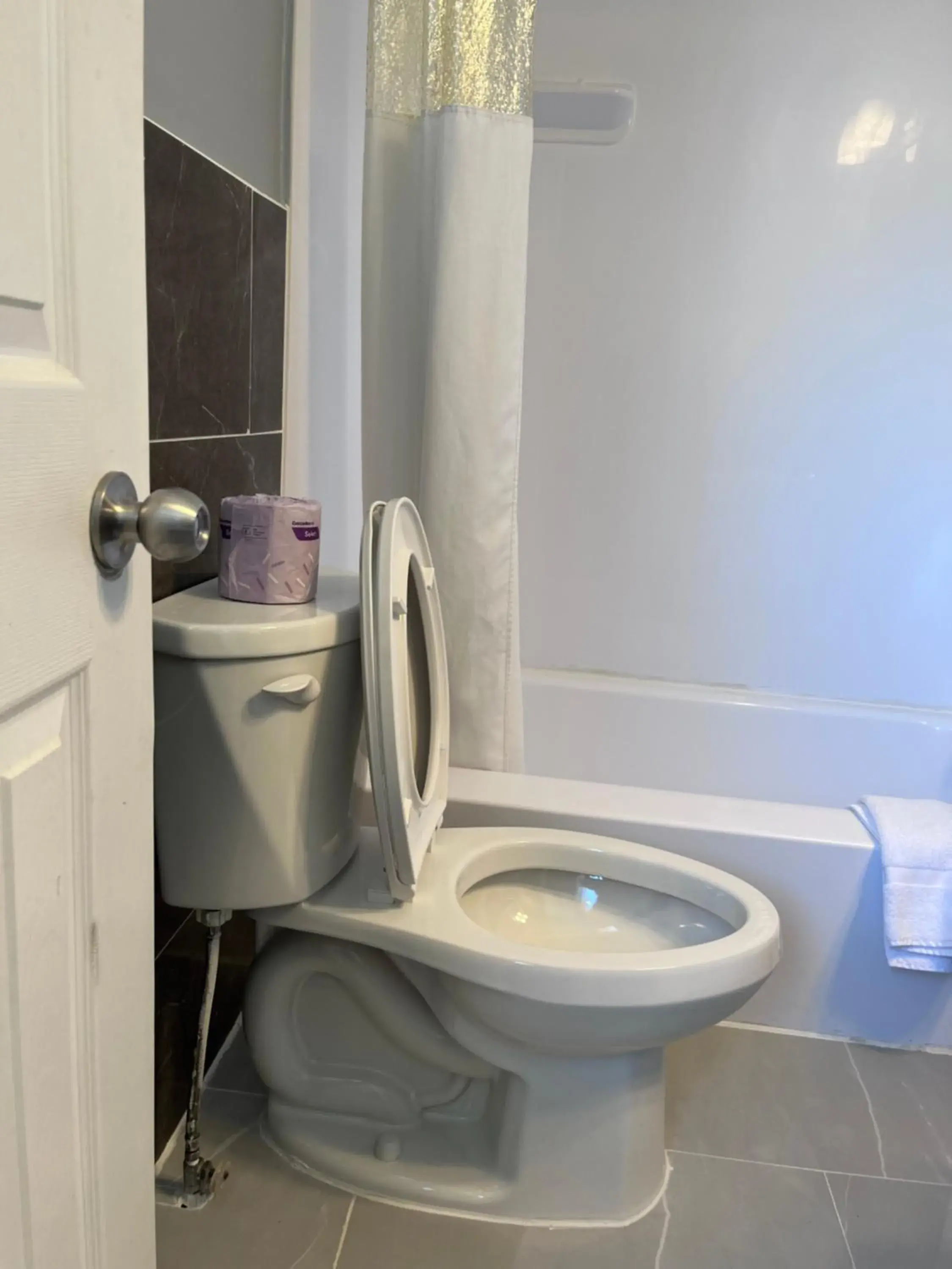 Queen Room with Two Queen Beds - Non-Smoking in Knights Inn - Park Villa Motel, Midland Queen Room with Two Queen Beds - Non-Smoking in Knights Inn - Park Villa Motel, Midland