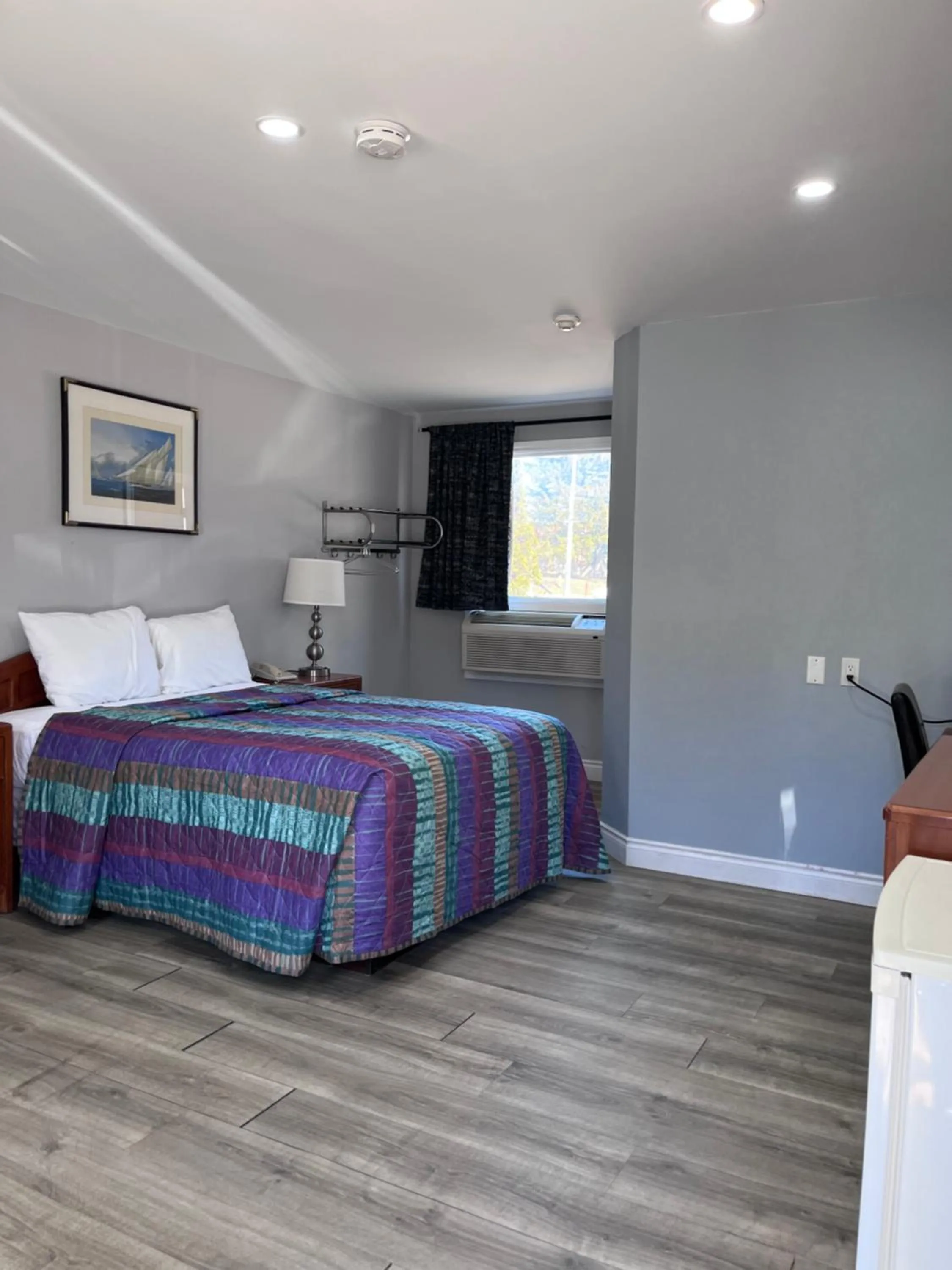 Bed in Knights Inn - Park Villa Motel, Midland