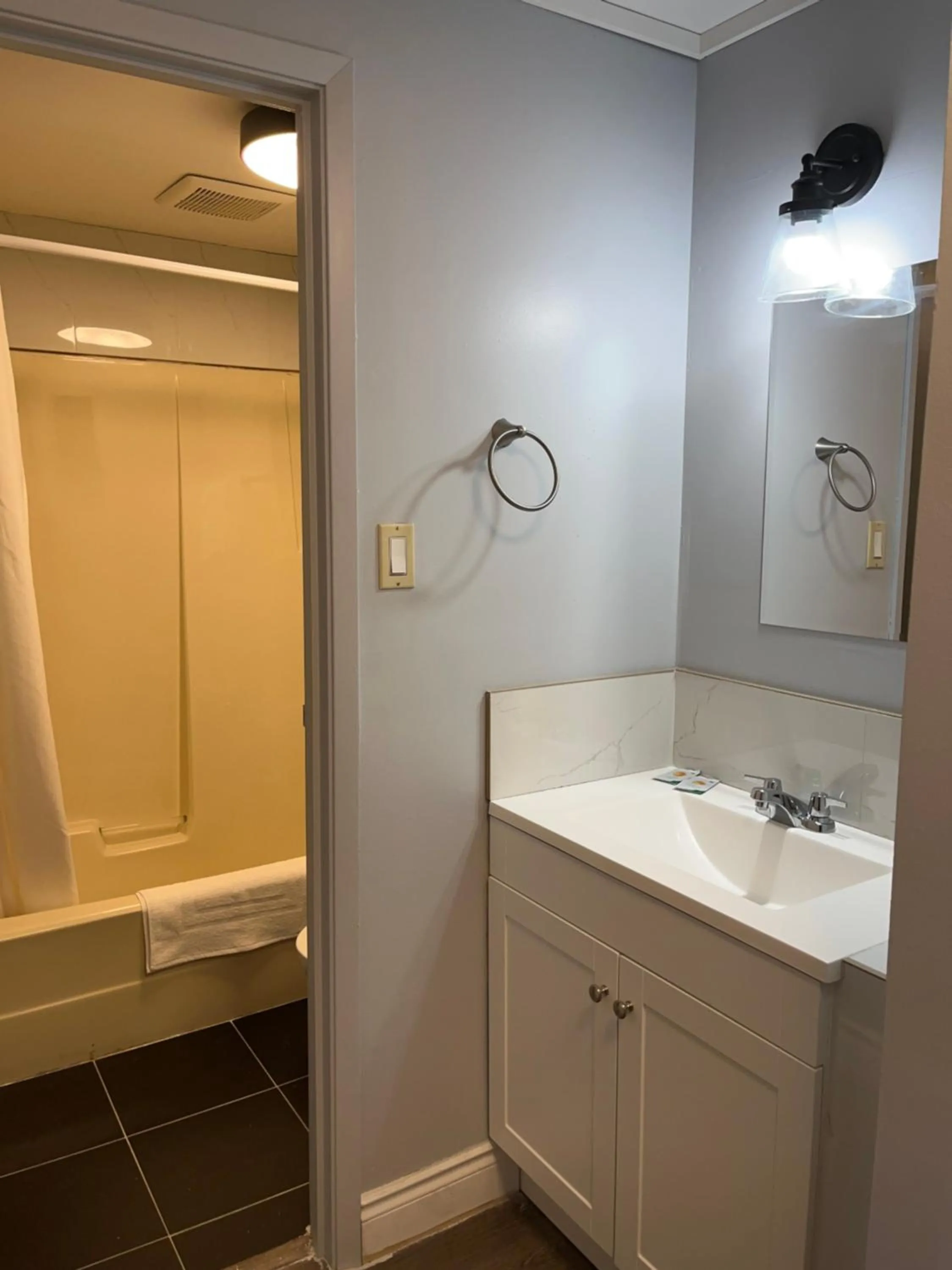 Knights Inn - Park Villa Motel, Midland