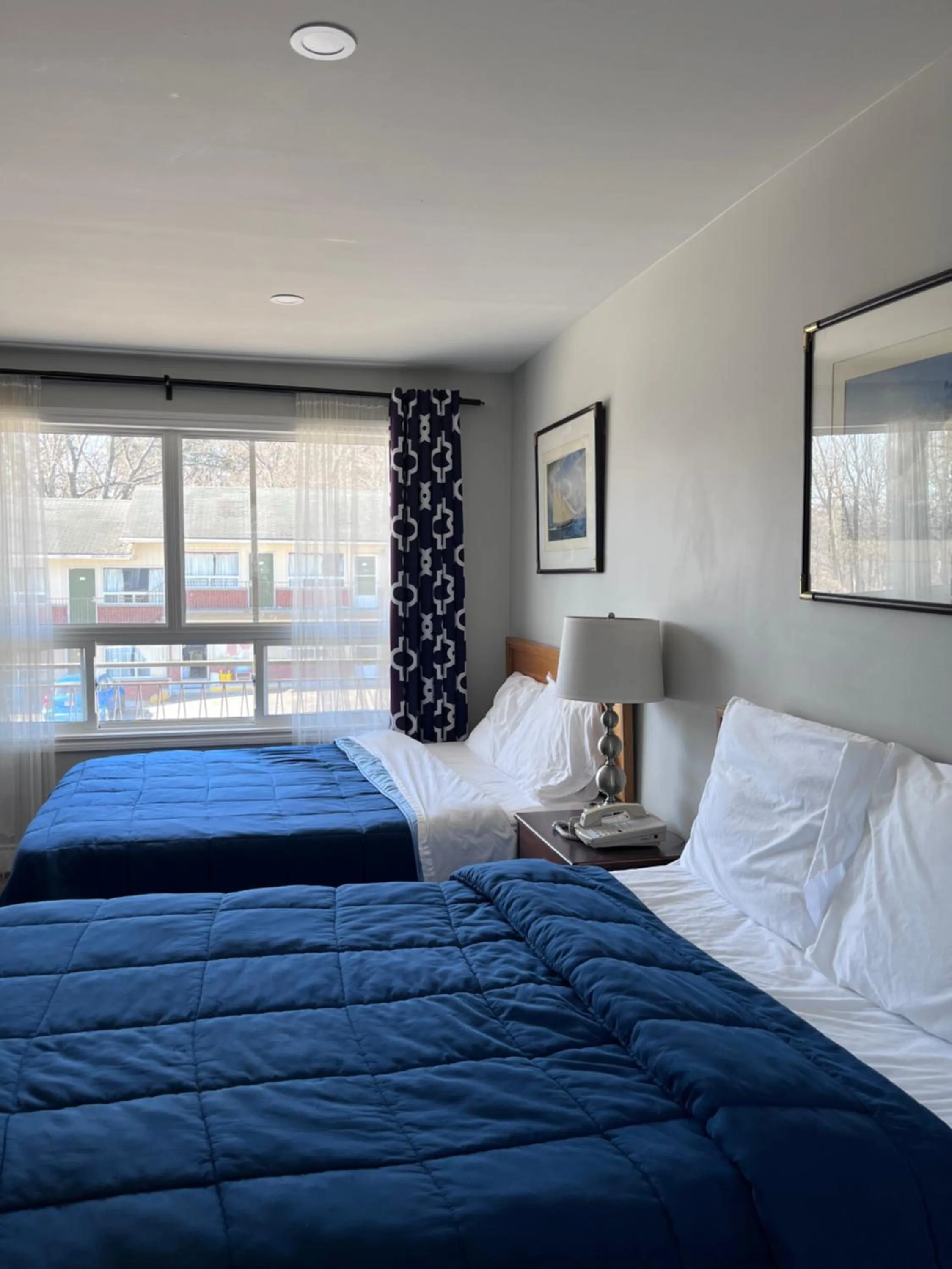 Bed in Knights Inn - Park Villa Motel, Midland