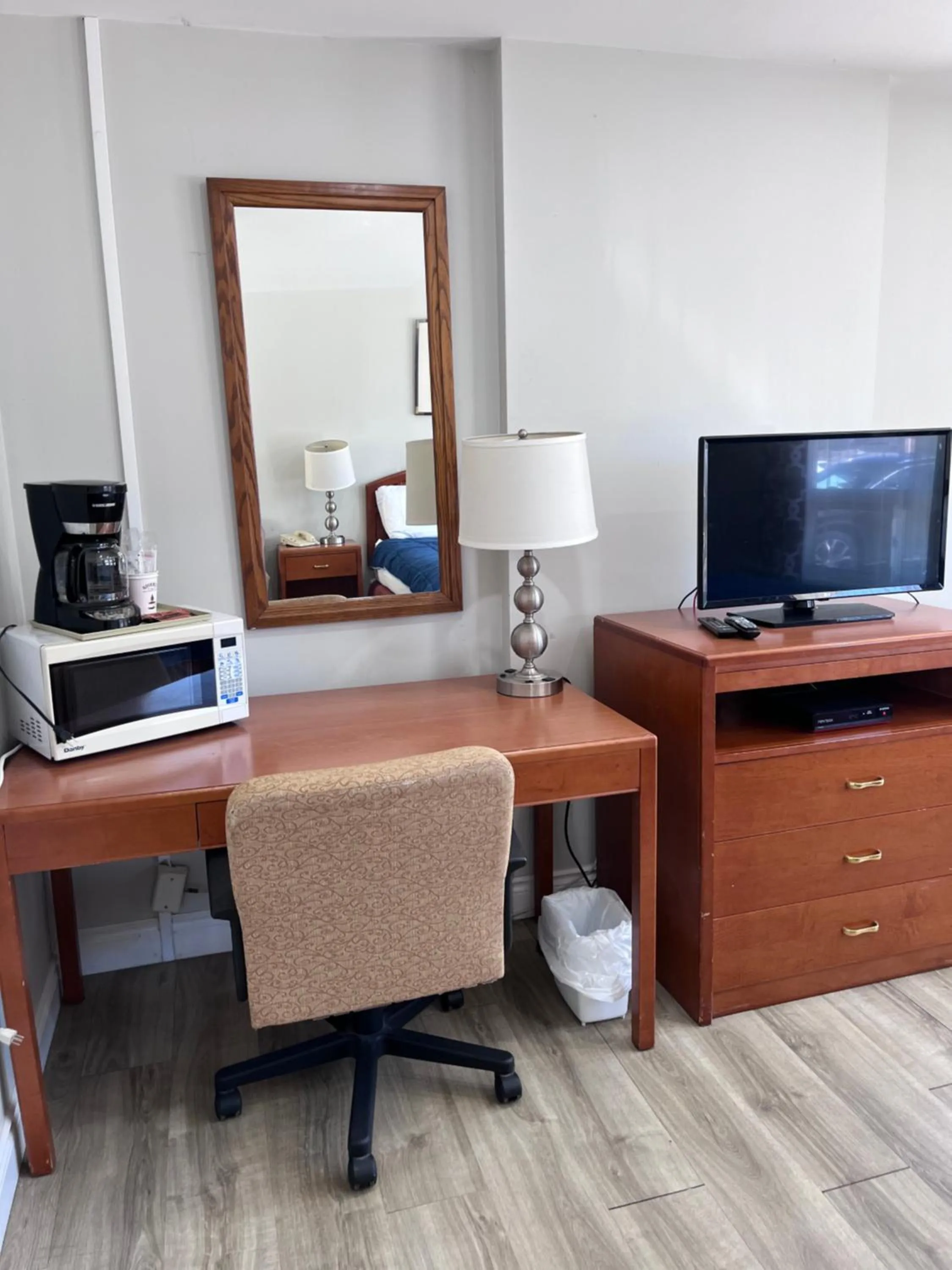 Knights Inn - Park Villa Motel, Midland