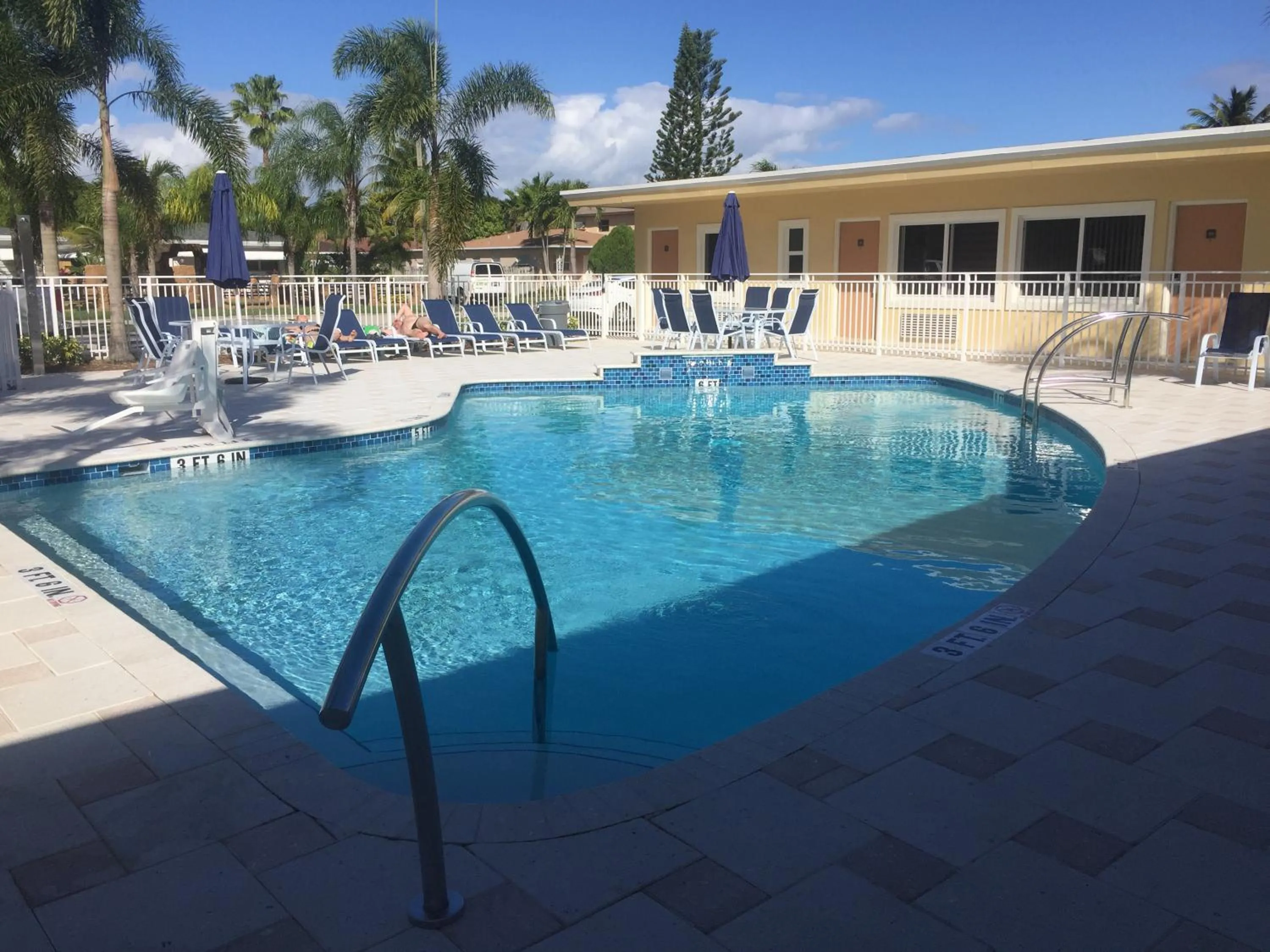 Shower in Curtis Inn & Suites