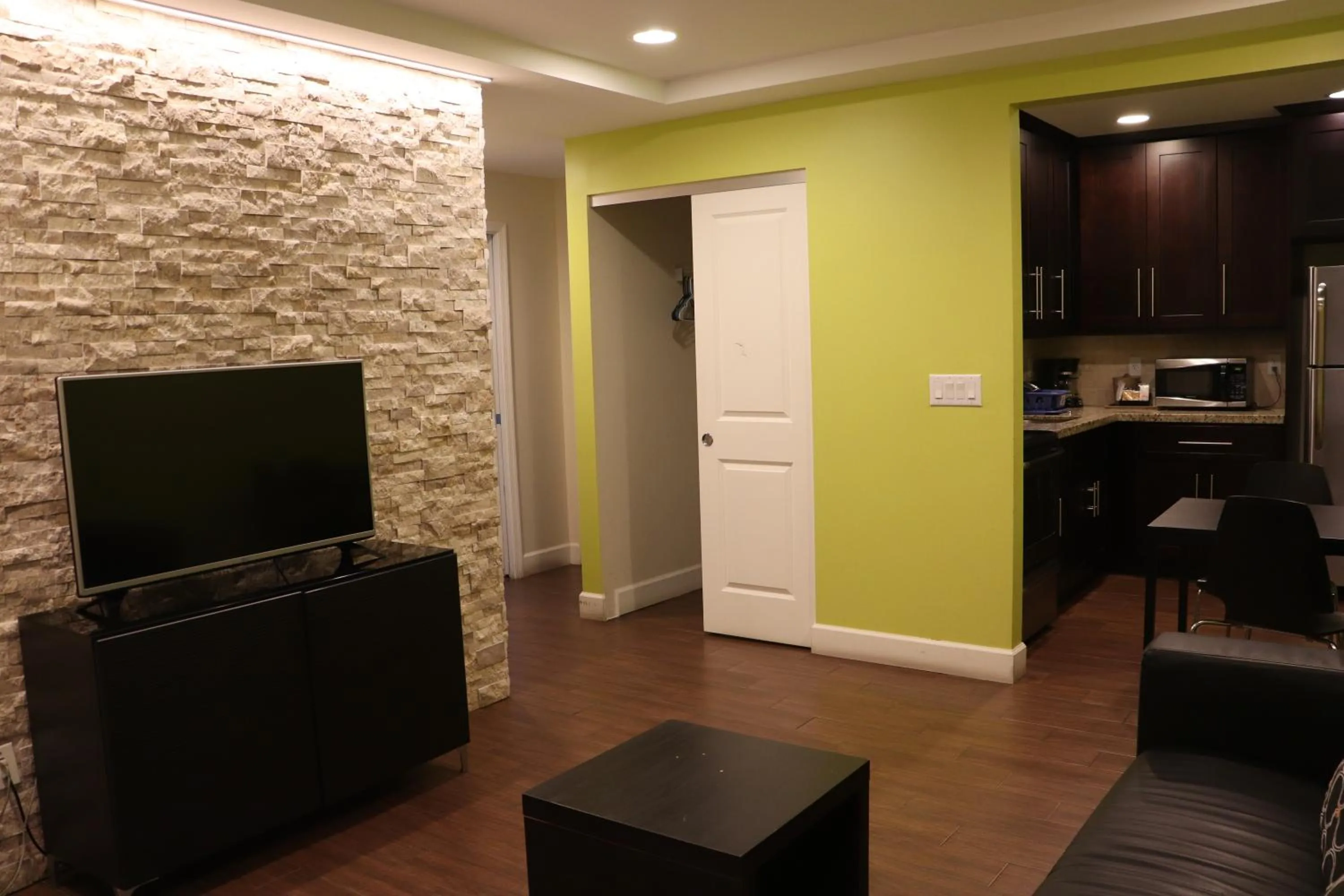 TV and multimedia in Curtis Inn & Suites