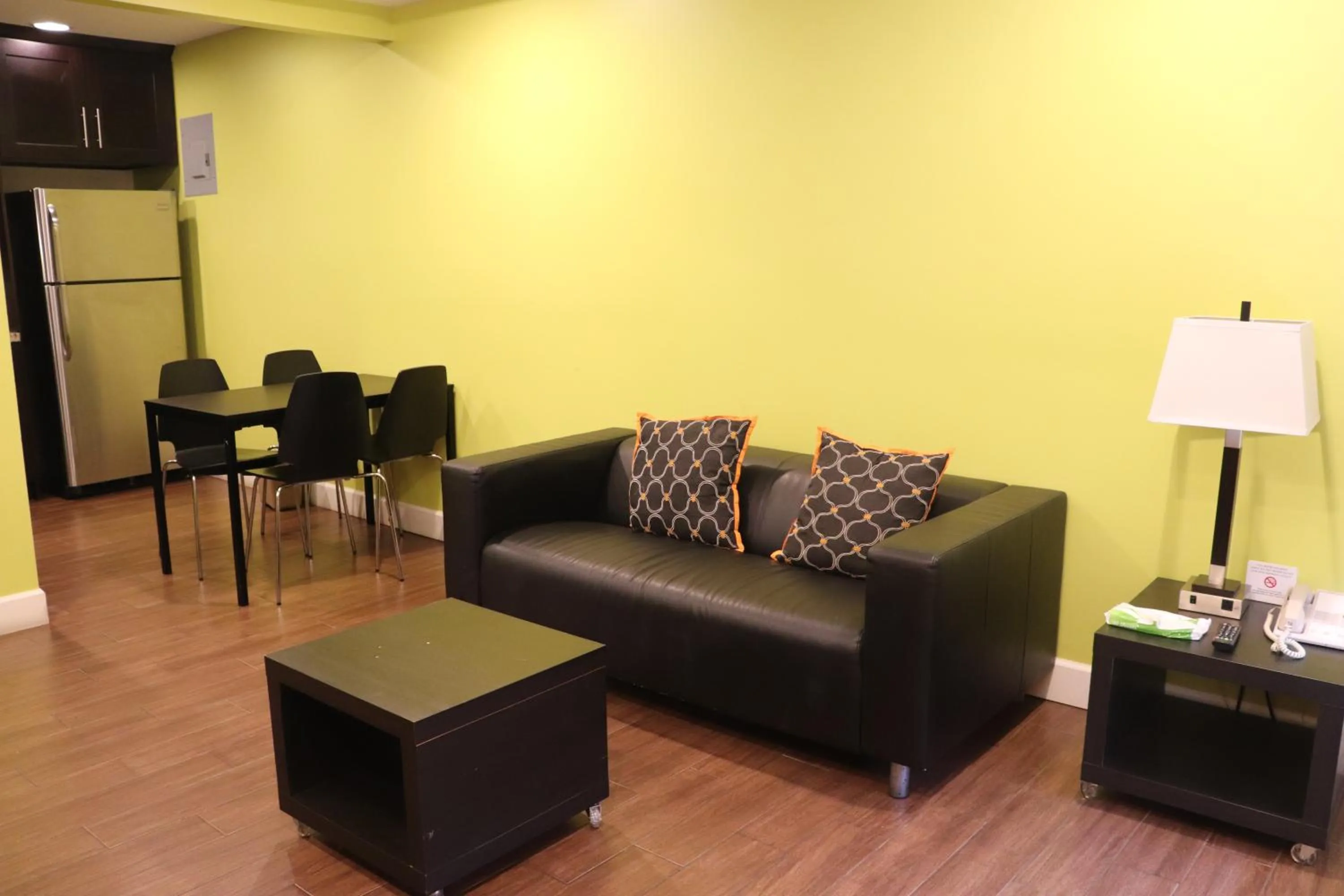 TV and multimedia in Curtis Inn & Suites