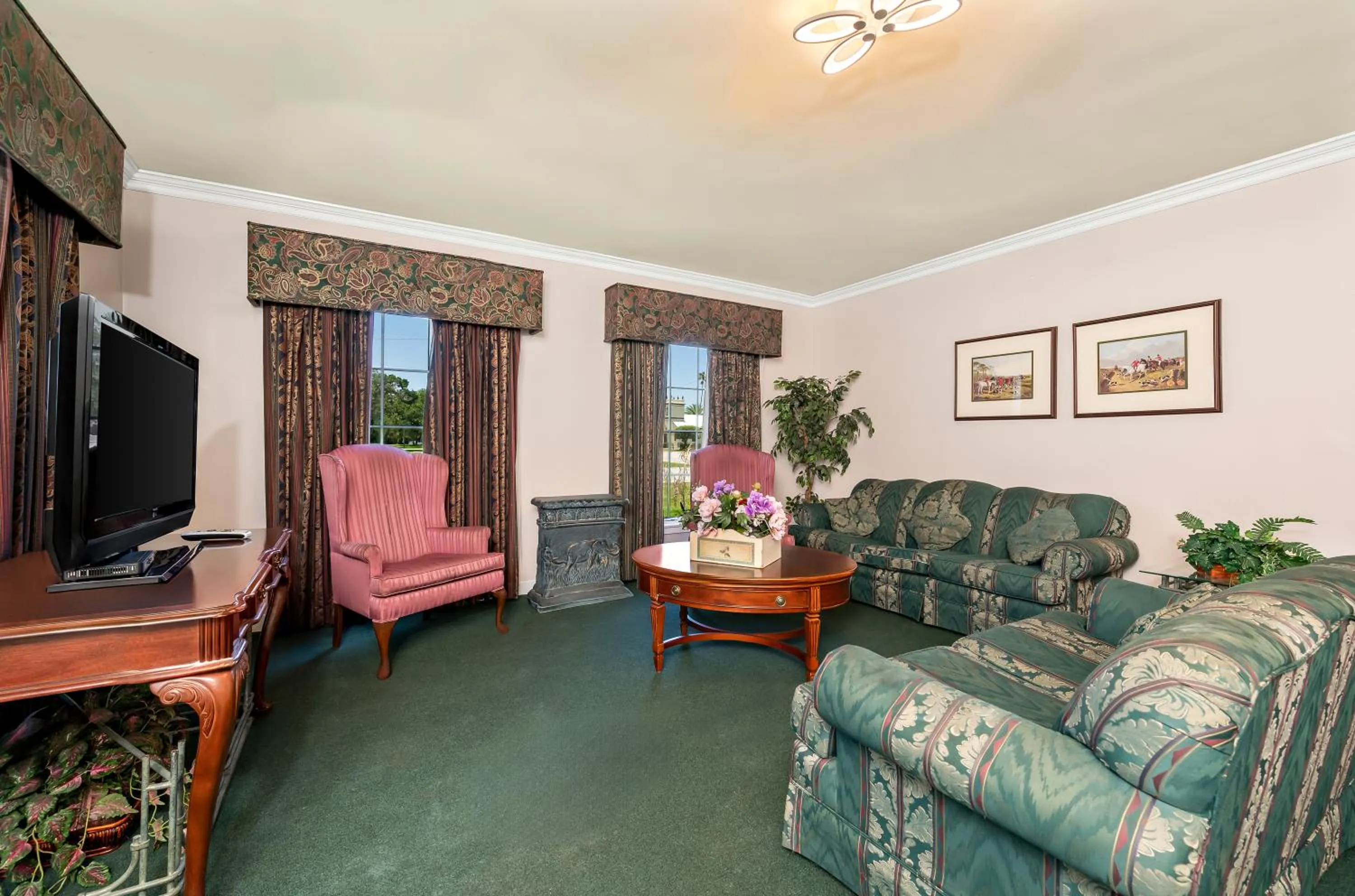 TV and multimedia in Americas Best Value Inn Historic Clewiston Inn