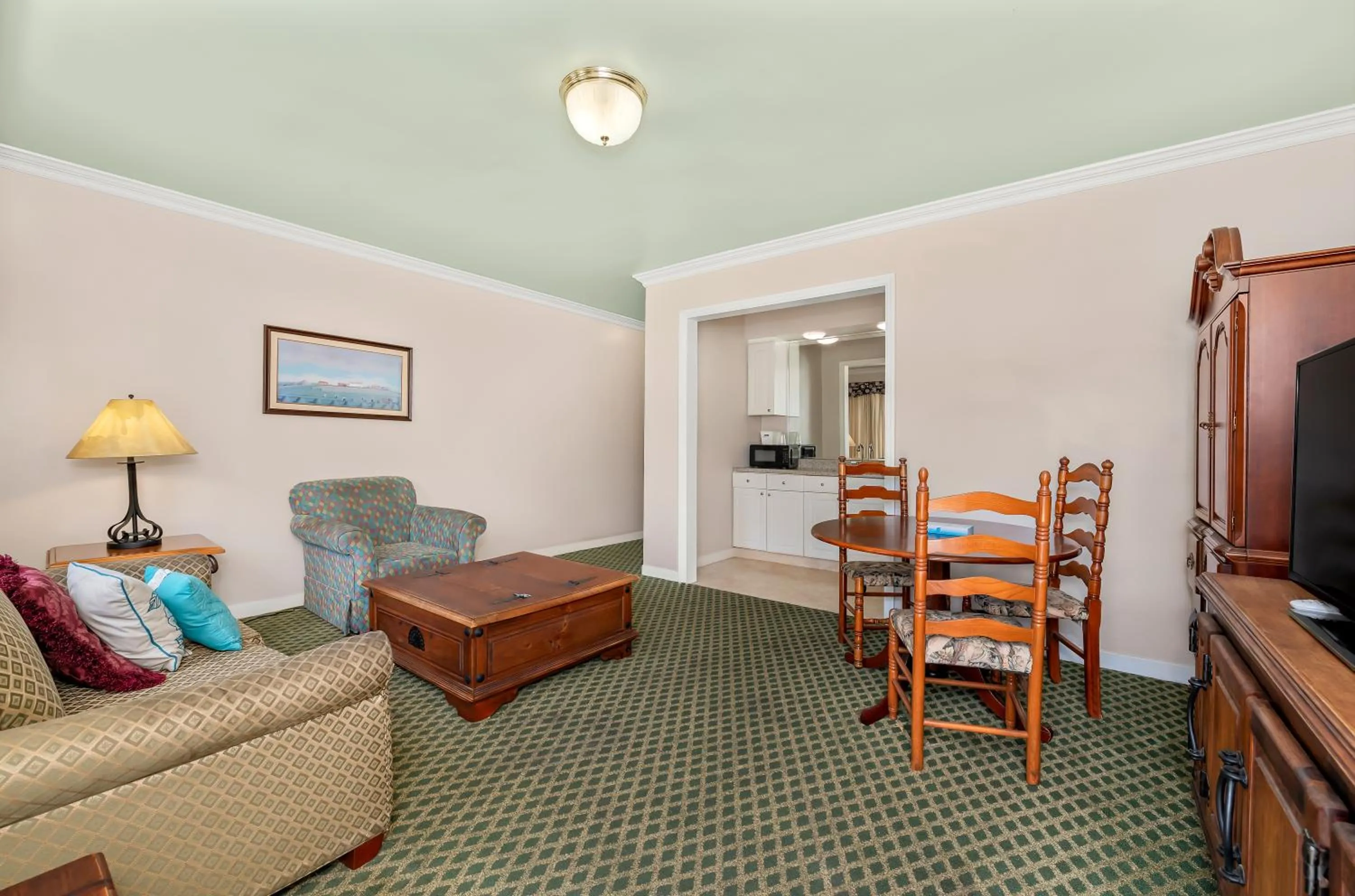 TV and multimedia in Americas Best Value Inn Historic Clewiston Inn