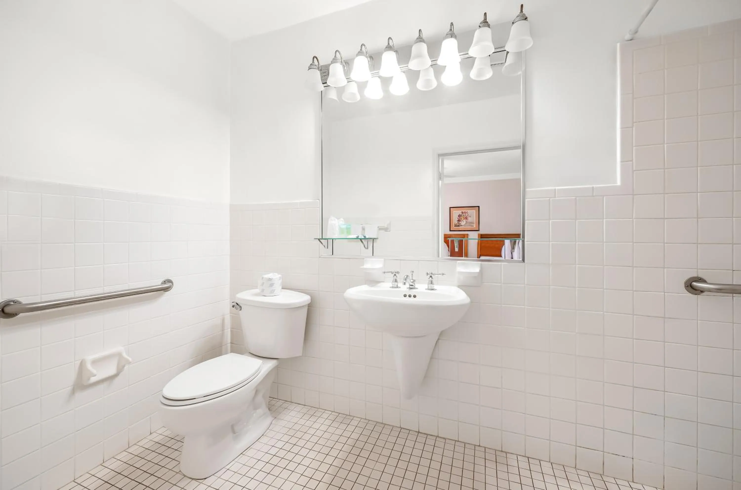 Shower in Americas Best Value Inn Historic Clewiston Inn