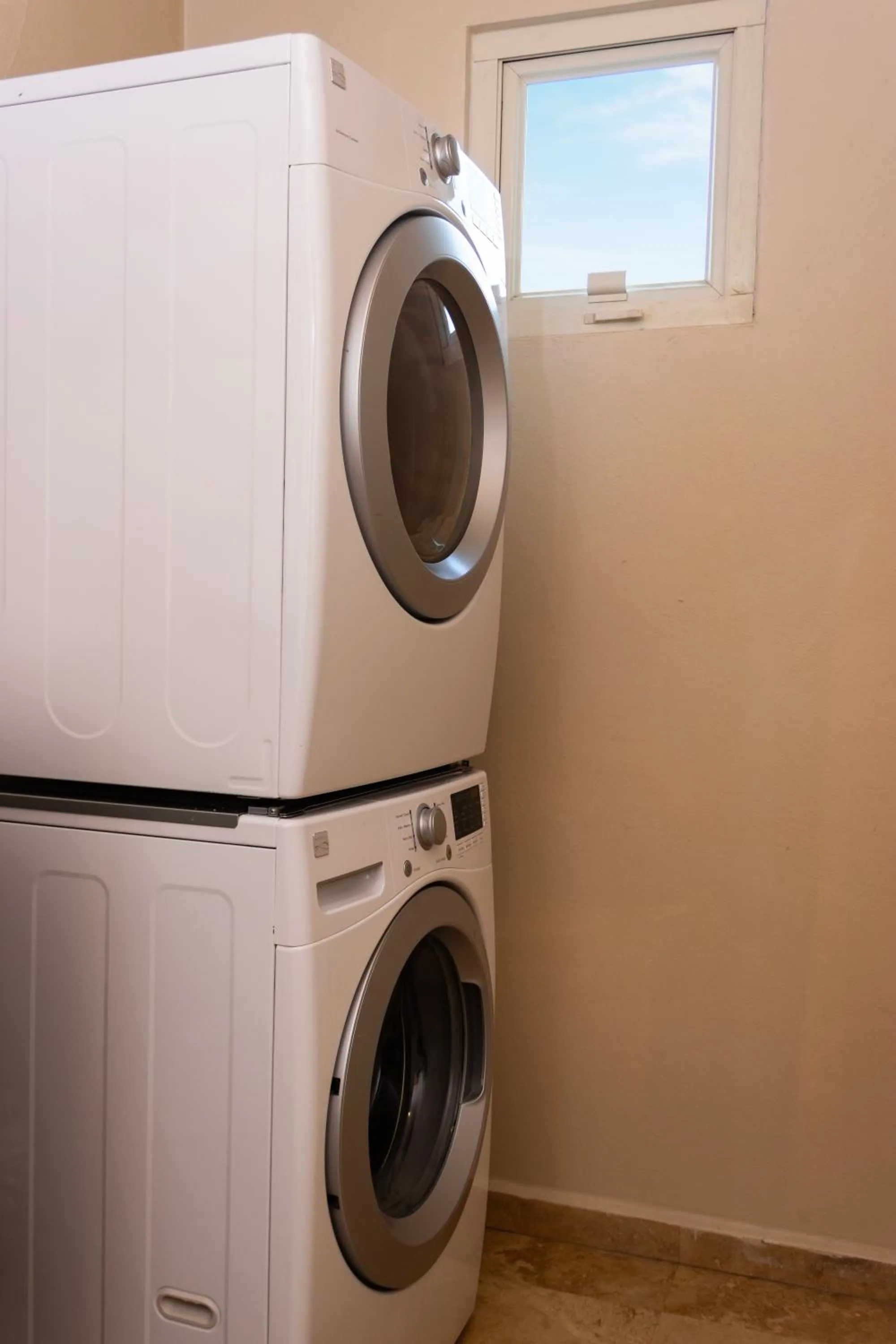 washing machine in Ciqala Suites Hotel - San Juan