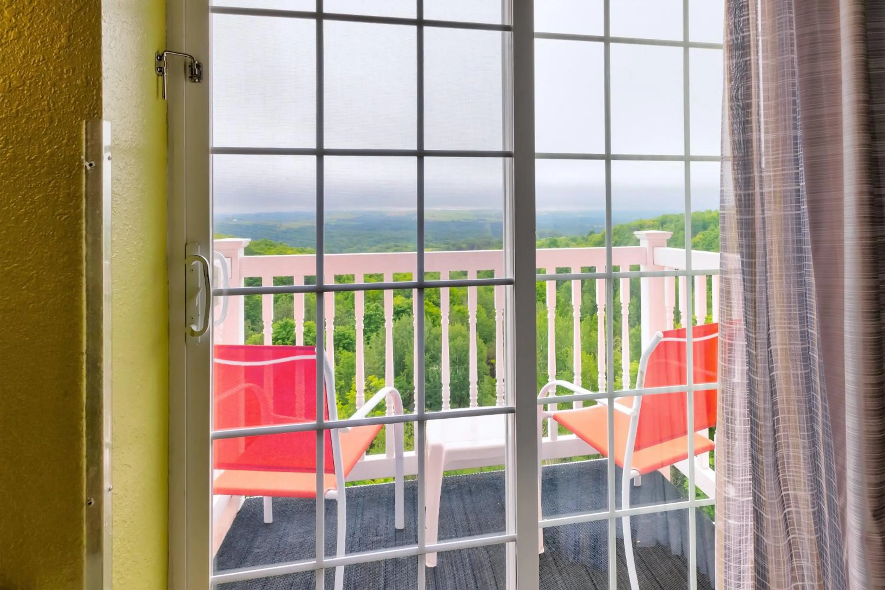 Photo of the whole room in Holiday Inn Express Hotel & Suites Petoskey by IHG