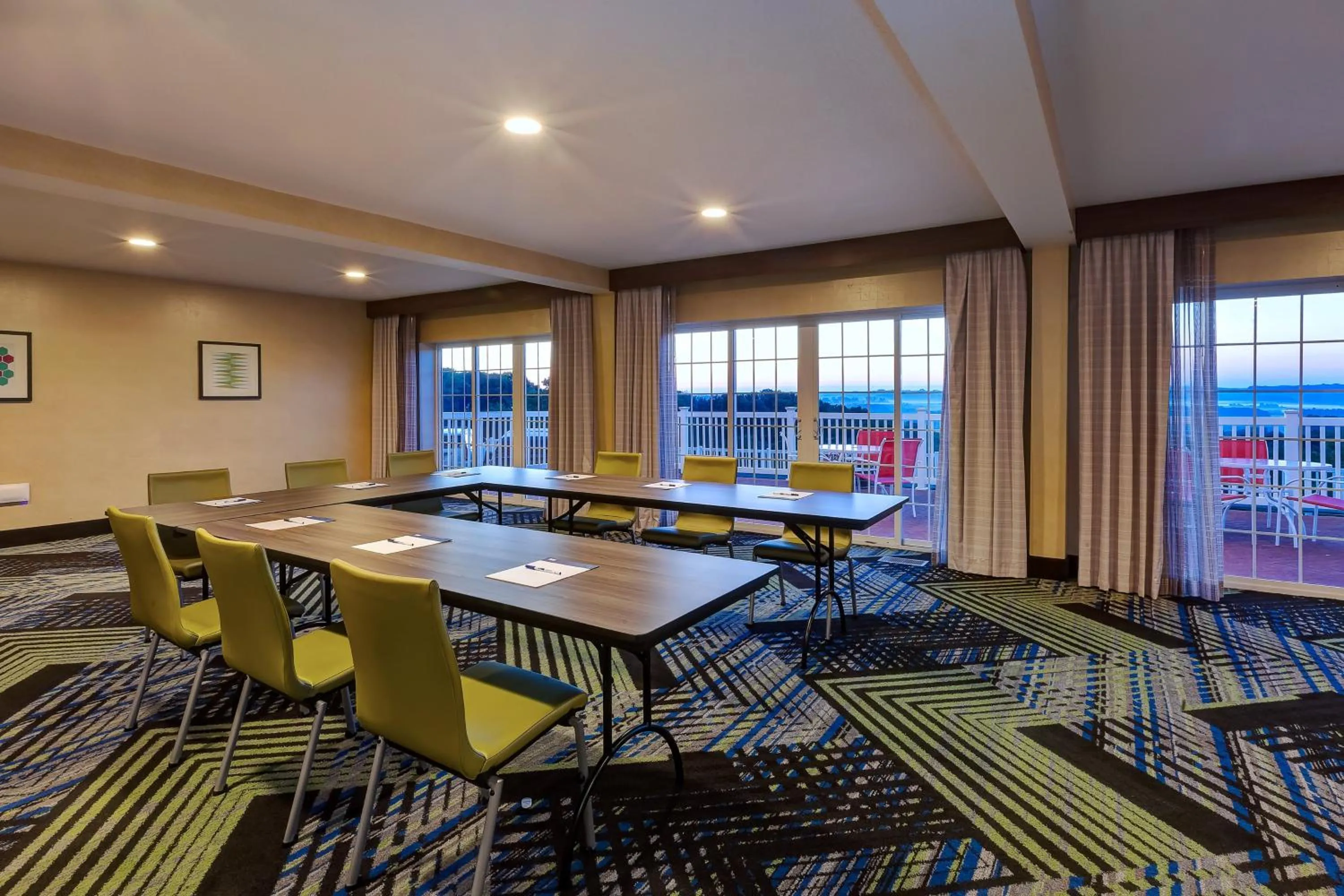 Meeting/conference room in Holiday Inn Express Hotel & Suites Petoskey by IHG