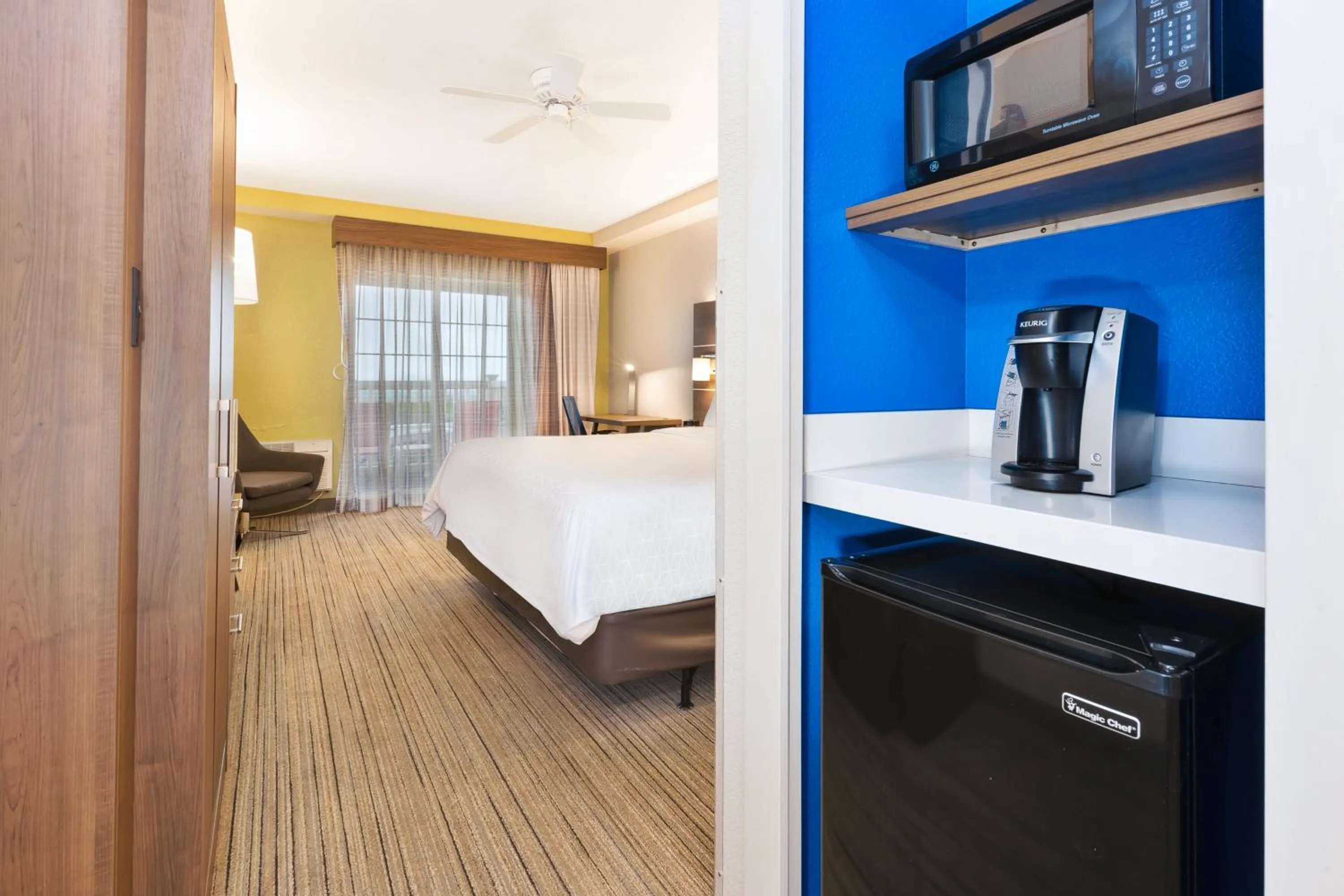 Photo of the whole room, Bed in Holiday Inn Express Hotel & Suites Petoskey by IHG