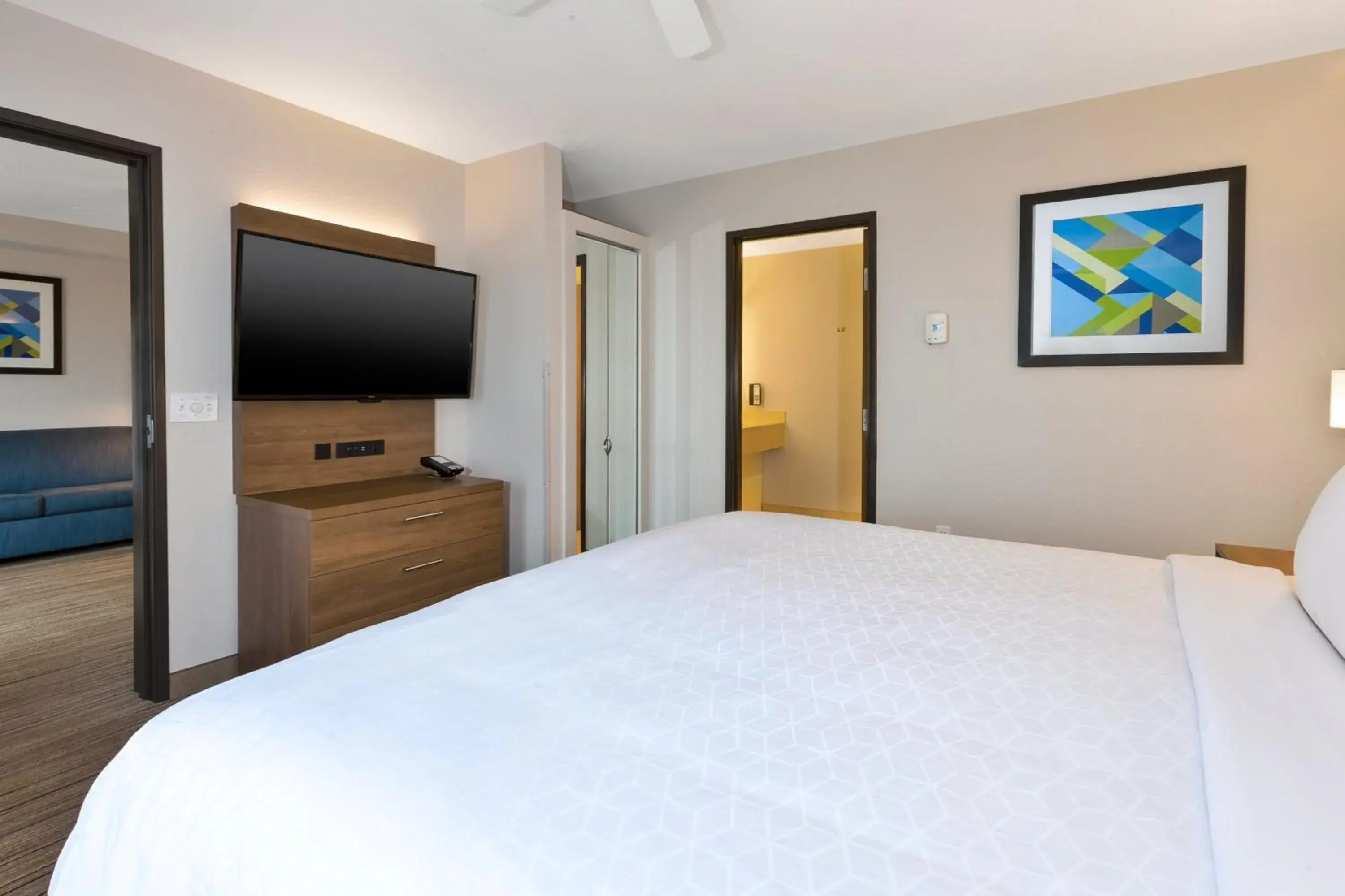 Two-Bedroom Suite with Two King Beds and Jetted Tub in Holiday Inn Express Hotel & Suites Petoskey by IHG Two-Bedroom Suite with Two King Beds and Jetted Tub in Holiday Inn Express Hotel & Suites Petoskey by IHG