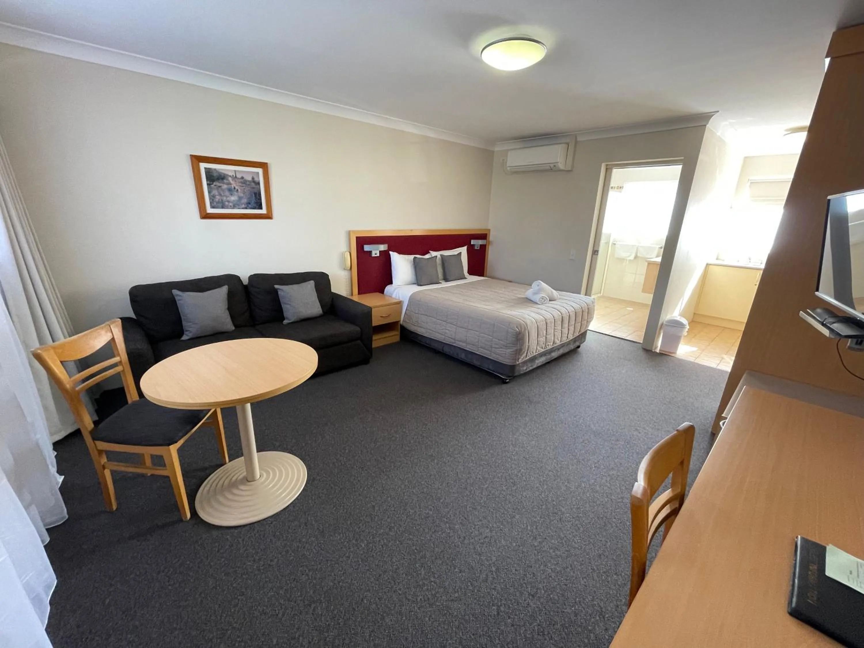 Bed in George Bass Motor Inn