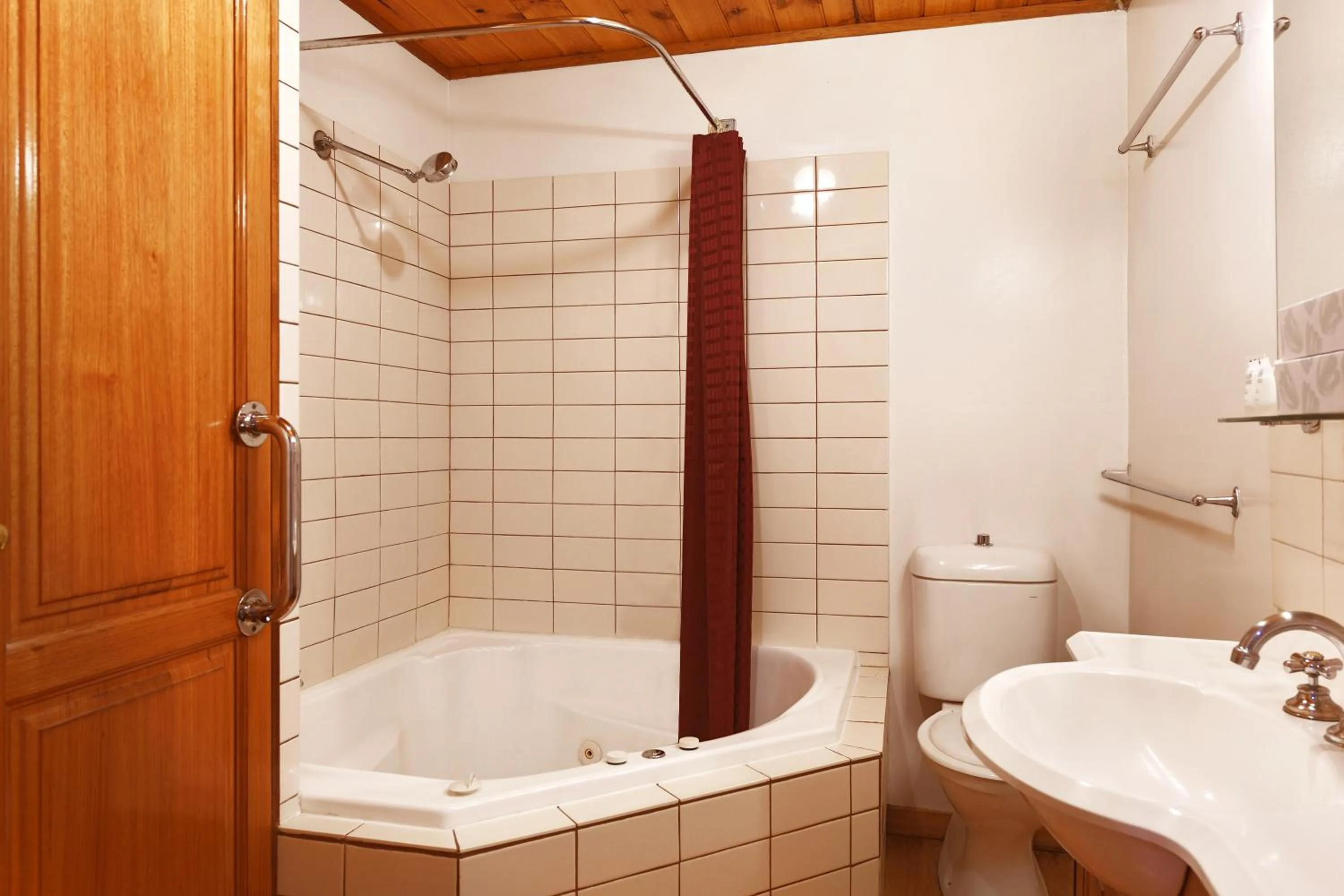 Bathroom in The Lodge on Elizabeth