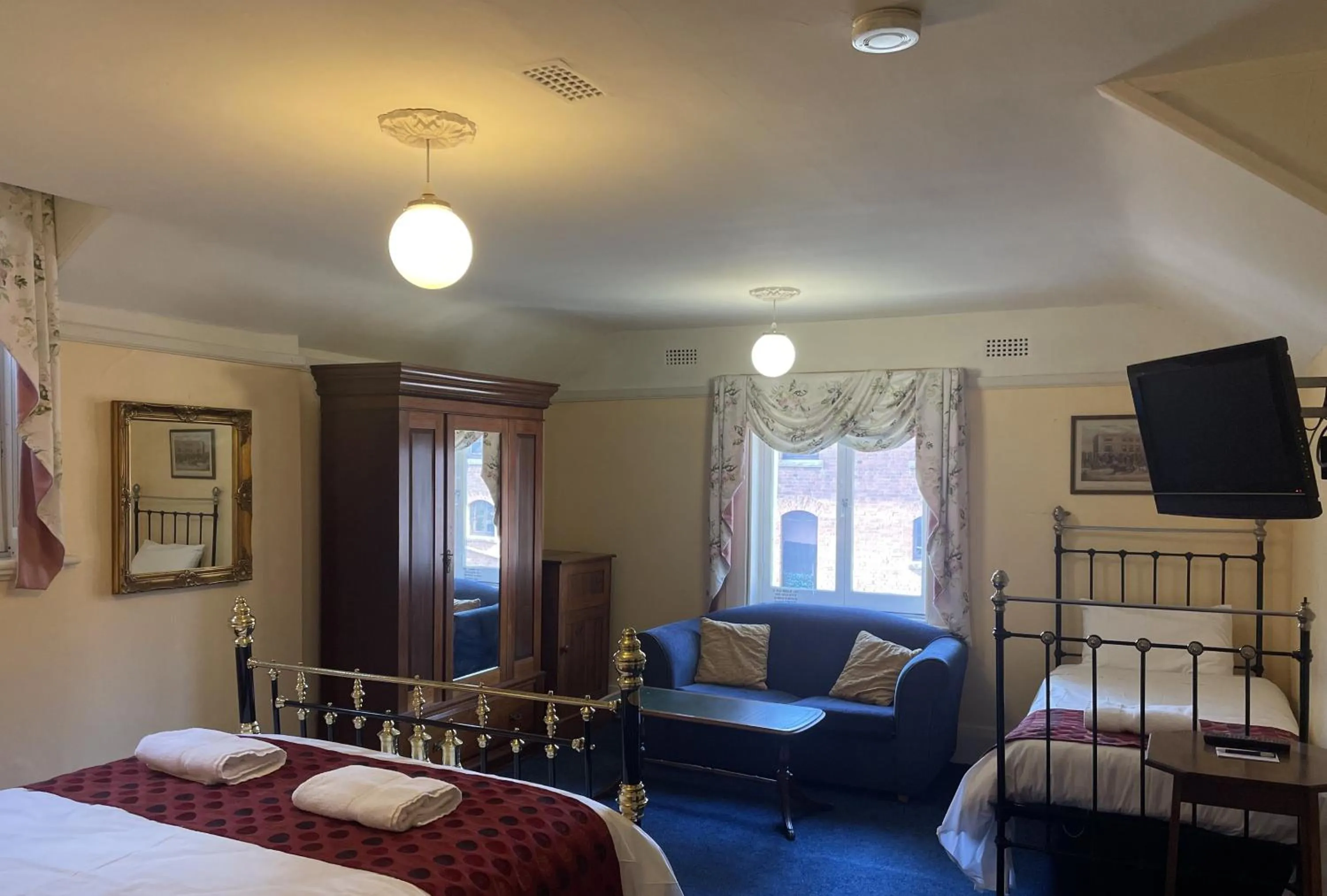 Twin Room with Spa Bath in The Lodge on Elizabeth