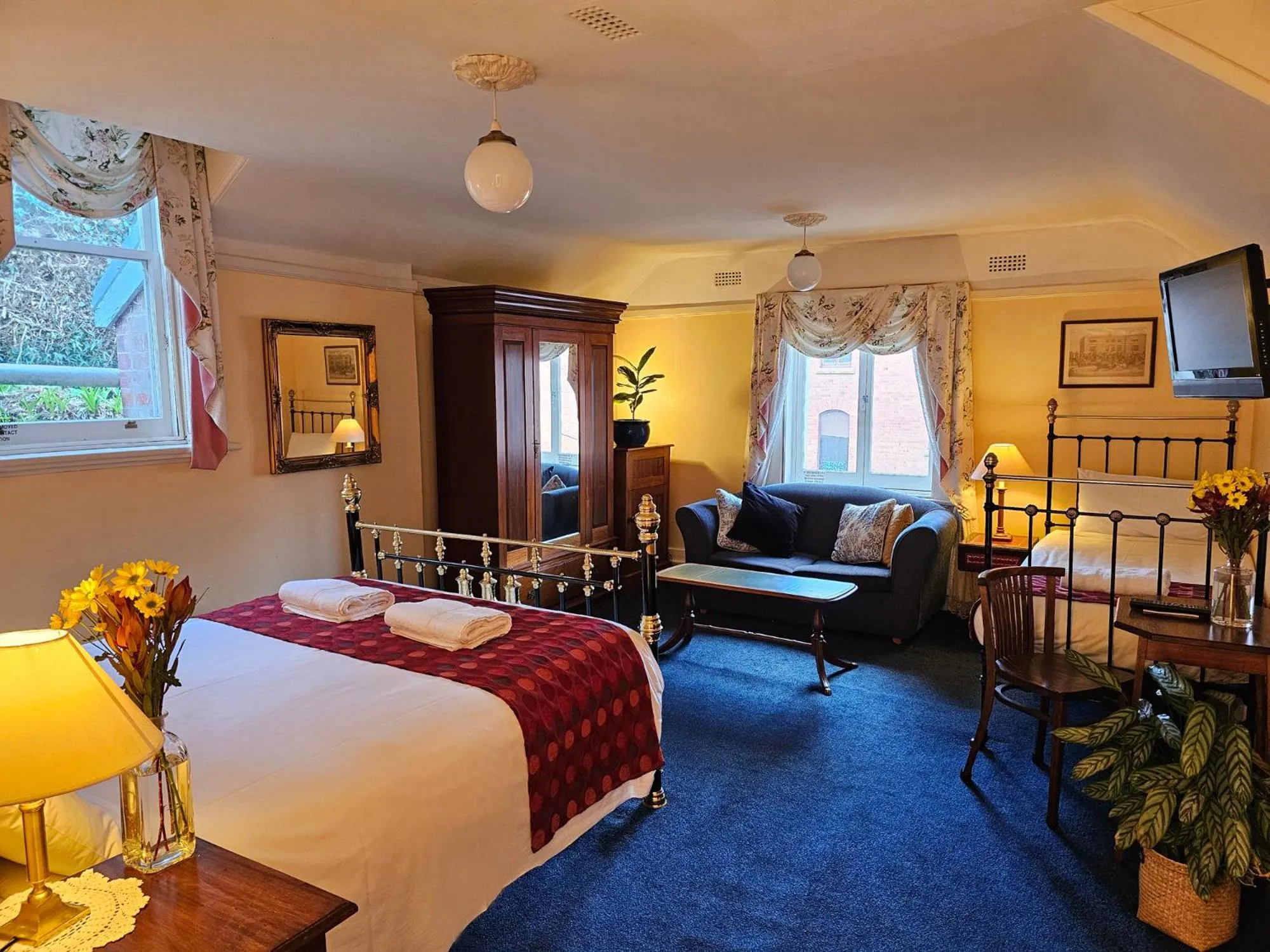 Bedroom, Bed in The Lodge on Elizabeth