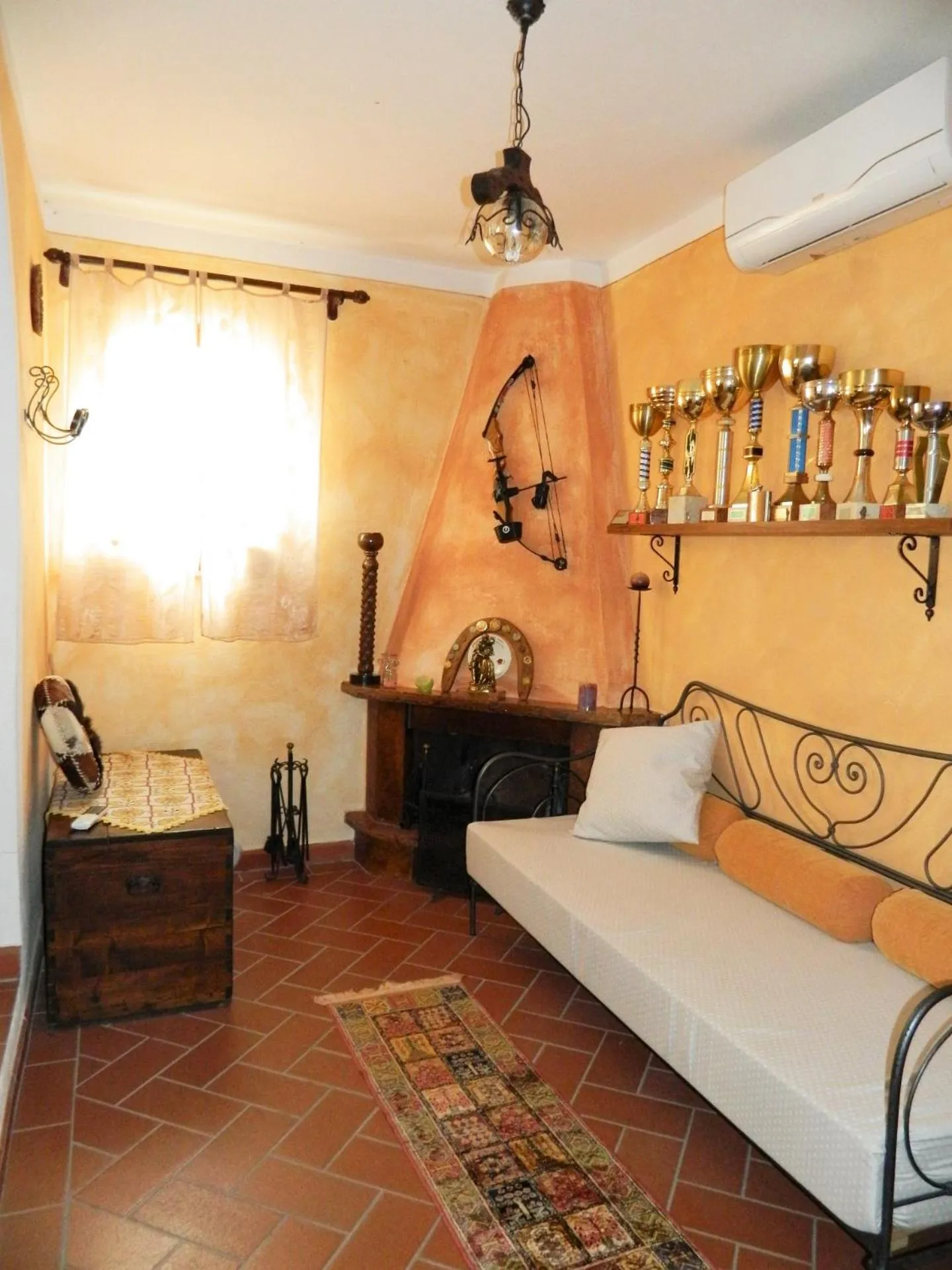 Communal lounge/ TV room in Francigena