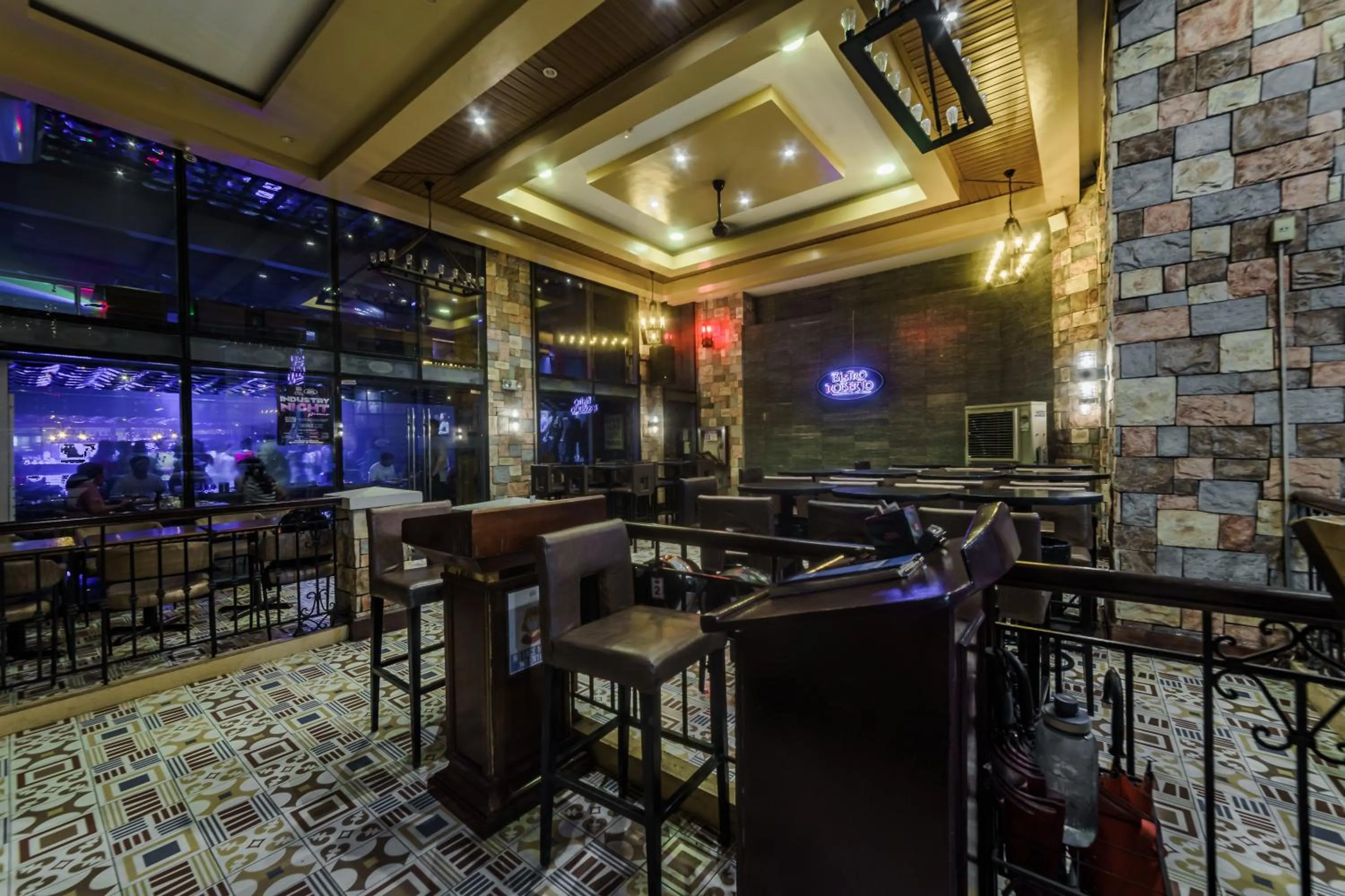 Food and drinks in Villa Caceres Hotel