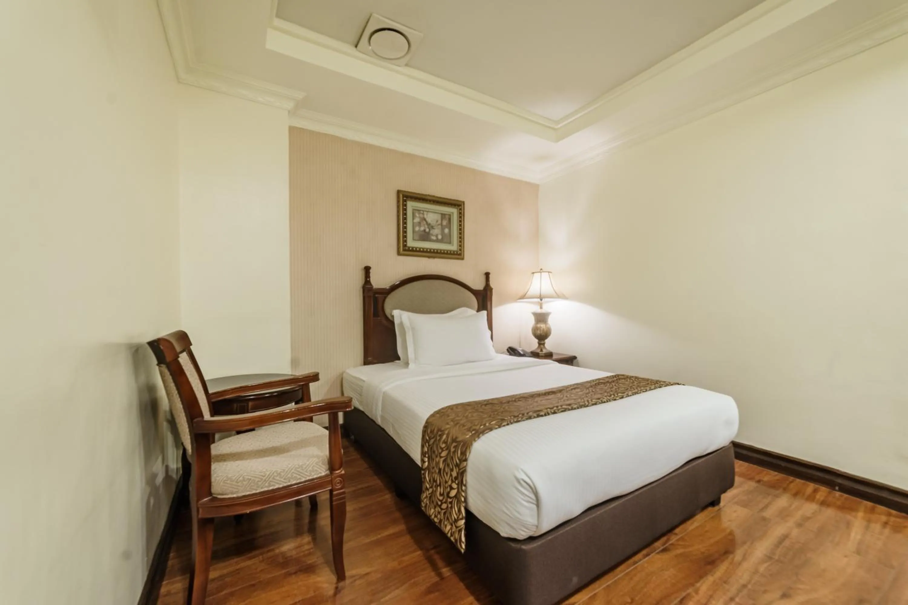 Bed in Villa Caceres Hotel