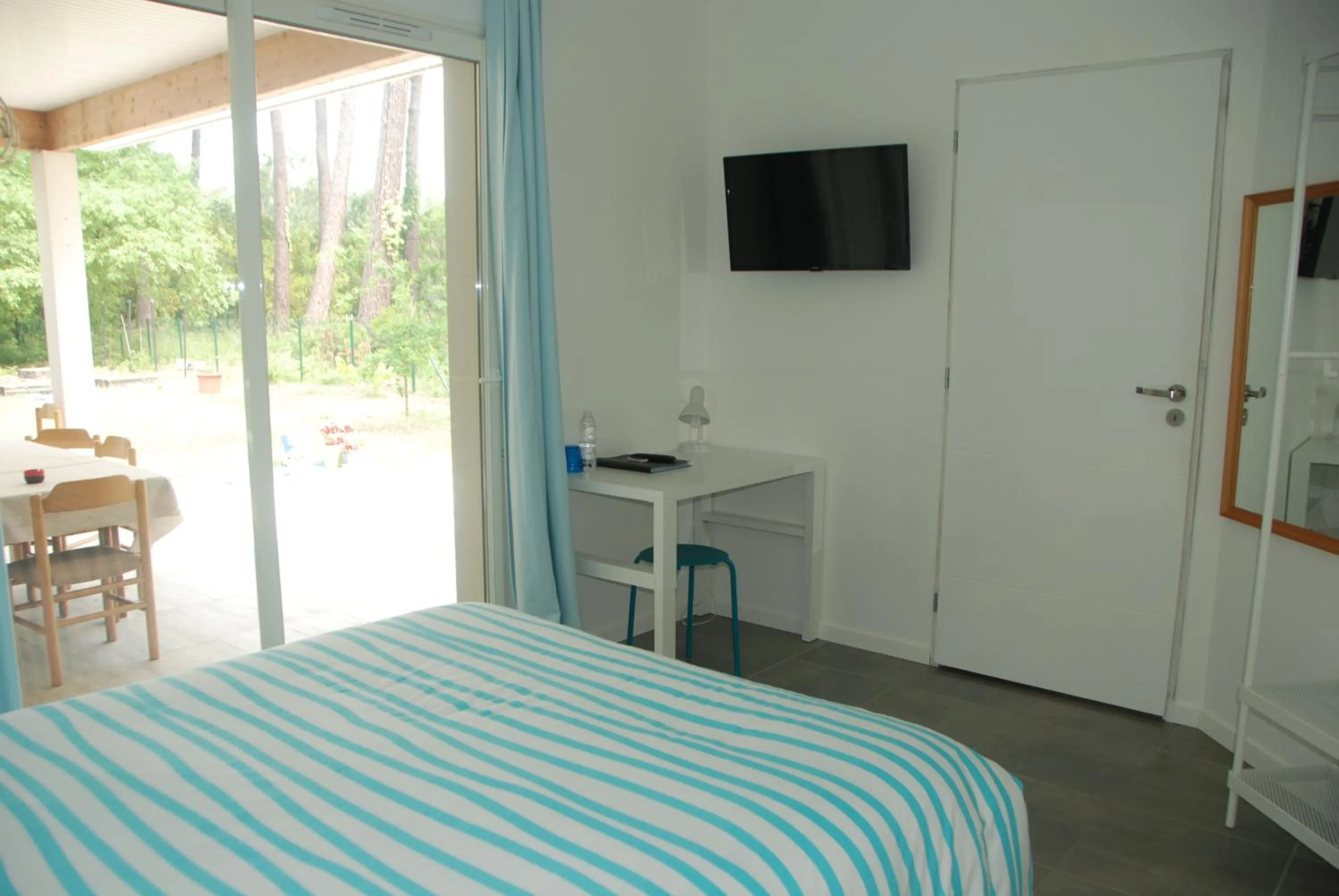 Seating area, Bed in Villa Donosti Chambres d'Hôtes