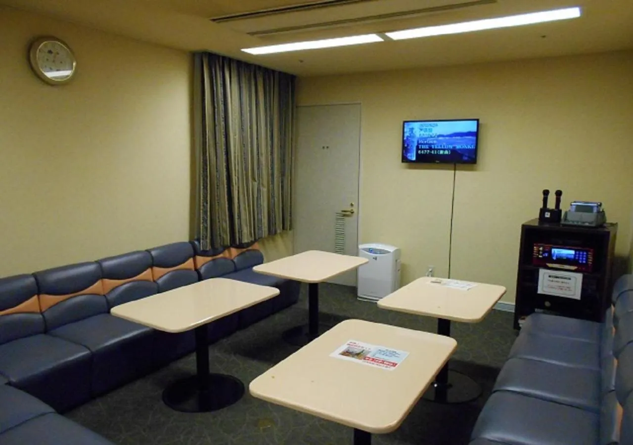 Karaoke in Hotel New Momiji