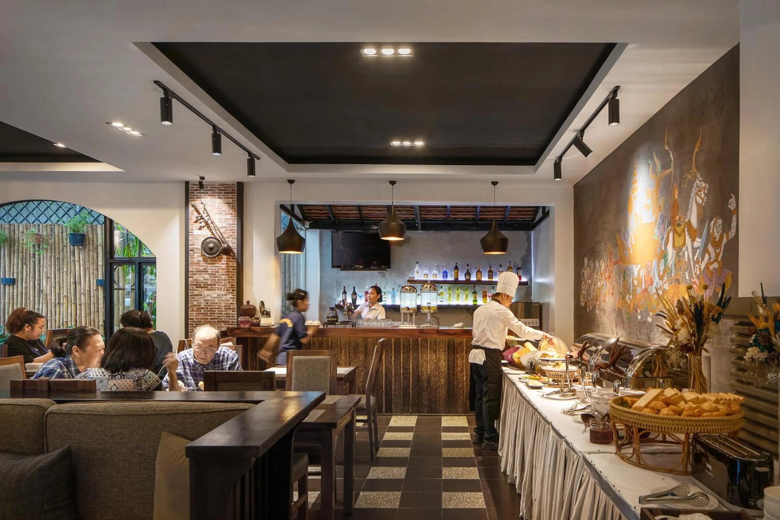 Restaurant/places to eat in King Grand Boutique Hotel