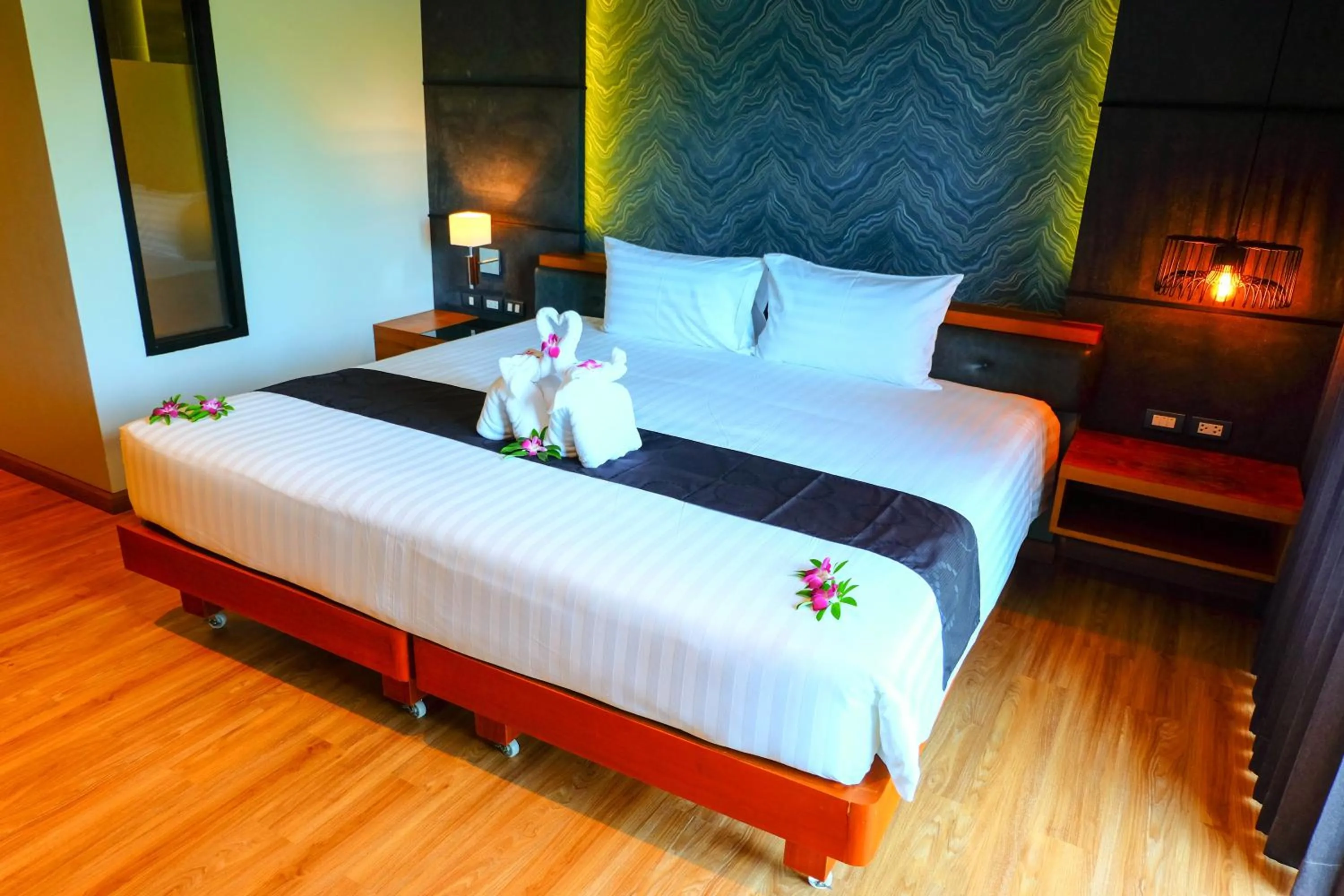 Bed in The Glory Gold