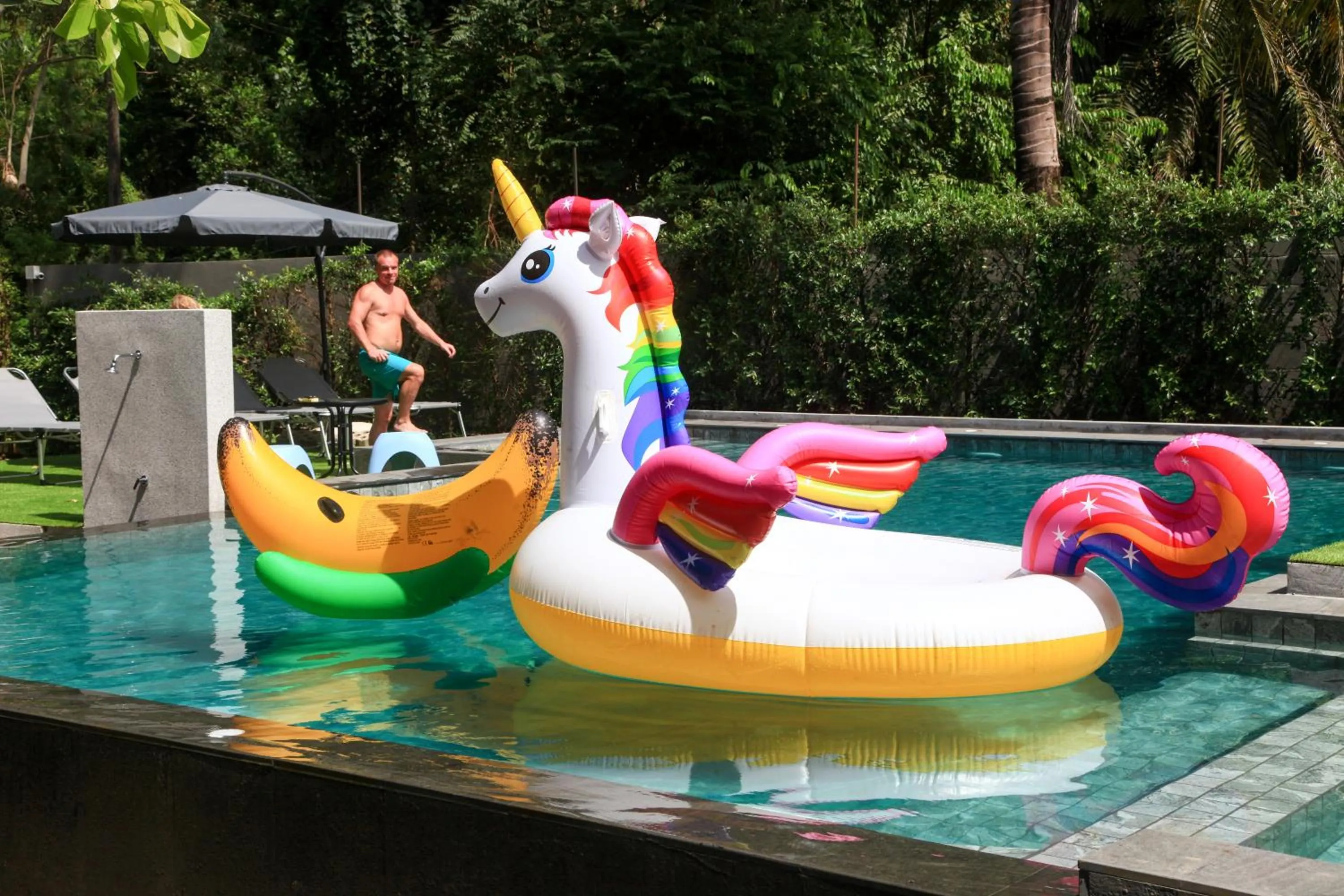 Swimming pool in The Glory Gold