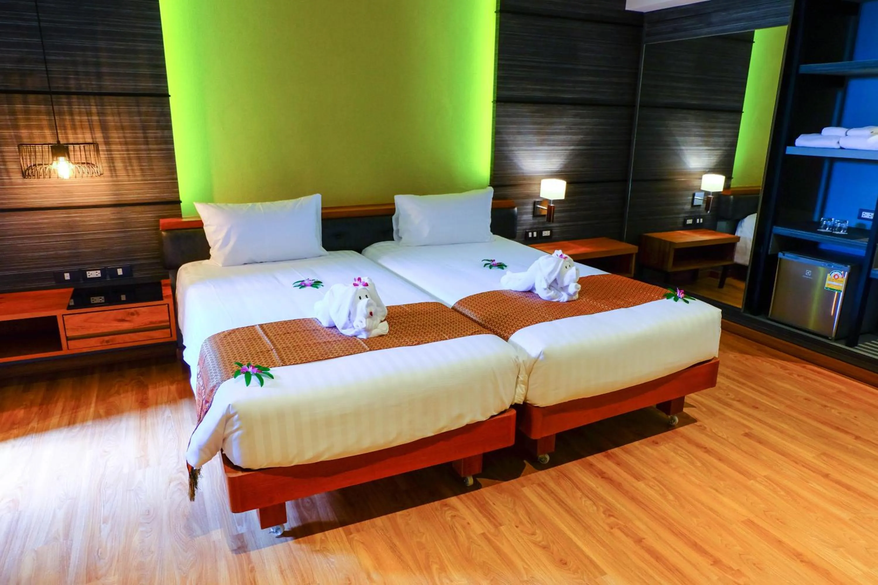 Bed in The Glory Gold