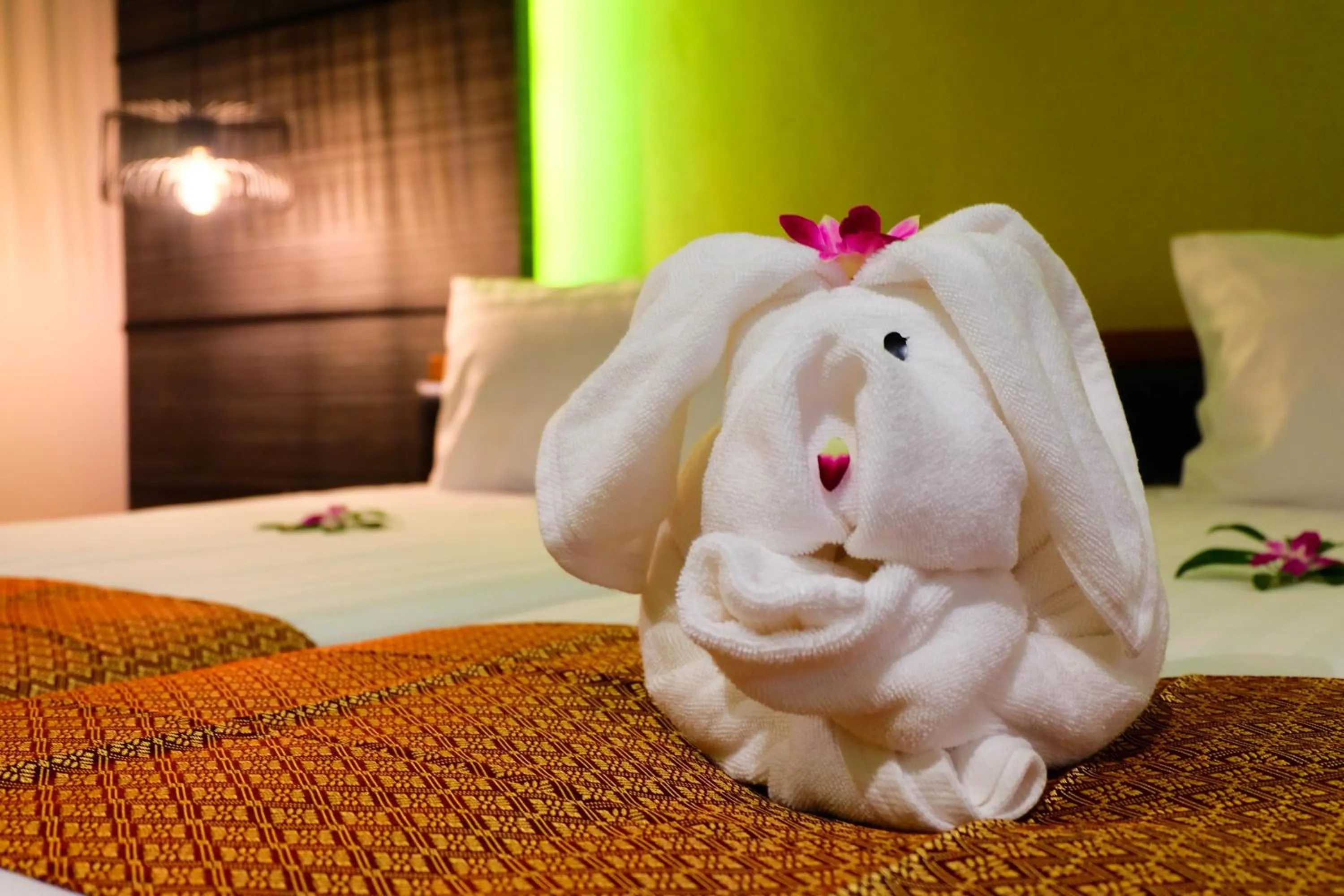 Bed in The Glory Gold