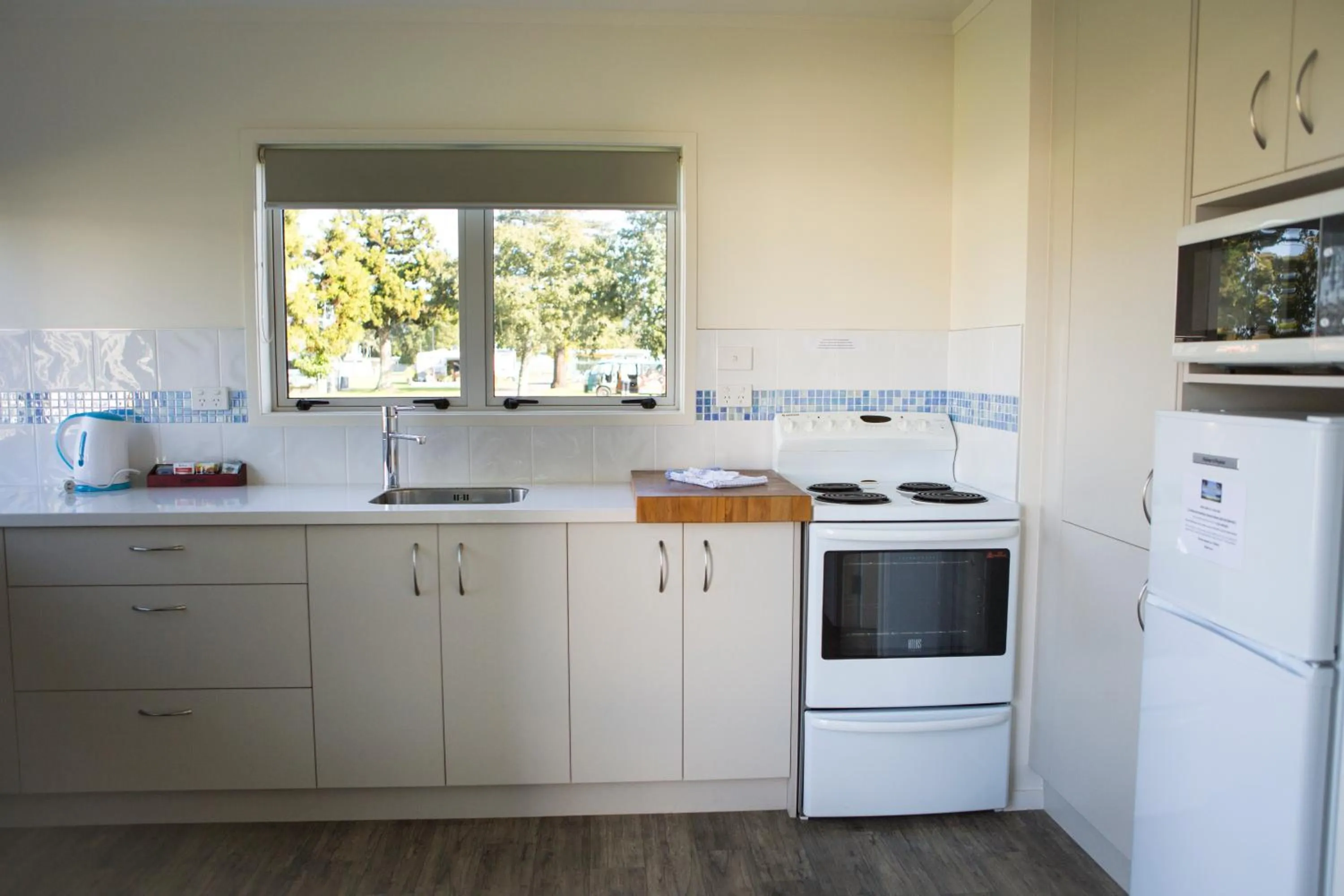 Kitchen or kitchenette in Mercury Bay Holiday Park