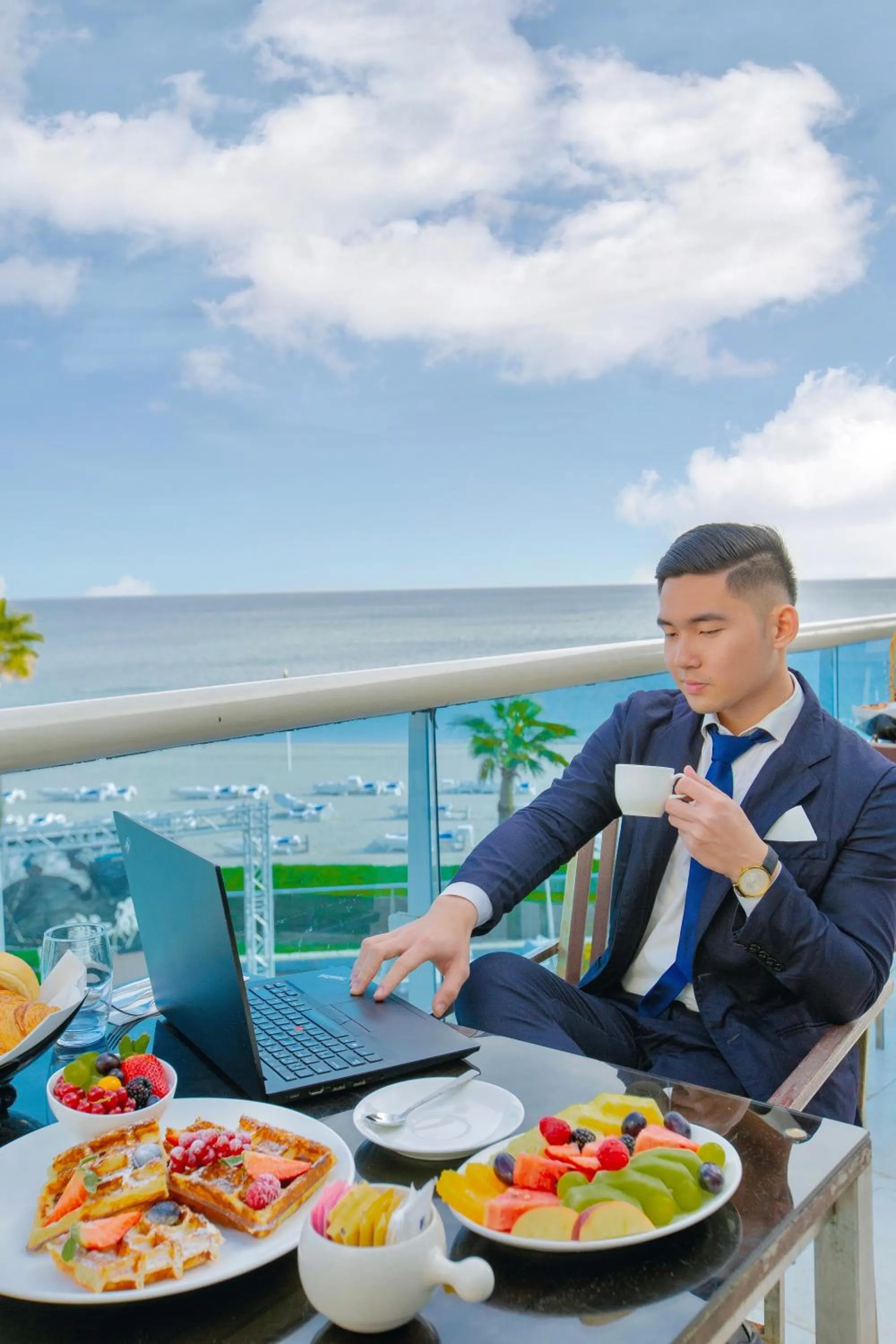 Restaurant/places to eat in Radisson Blu Resort, Fujairah