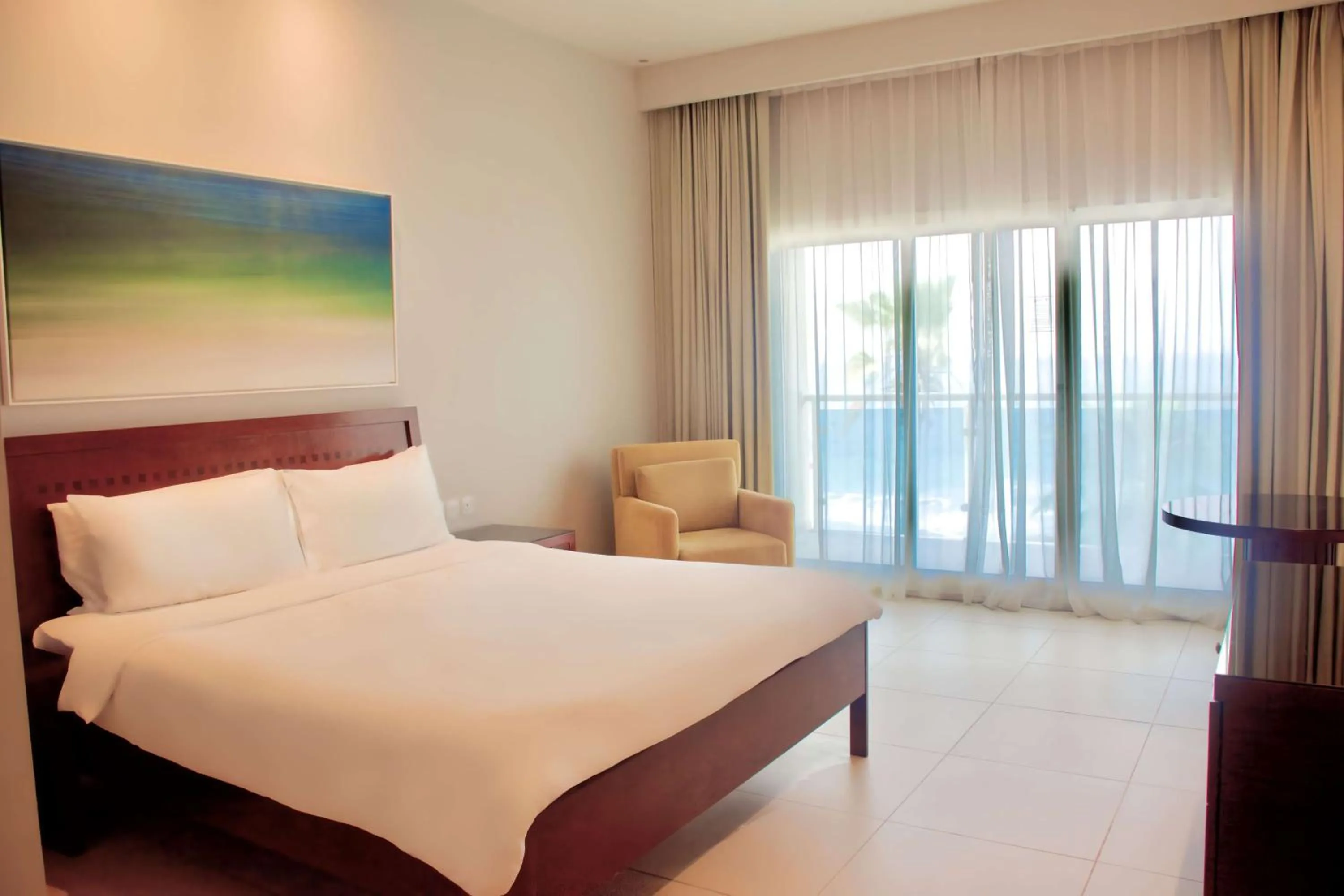 Photo of the whole room, Bed in Radisson Blu Resort, Fujairah