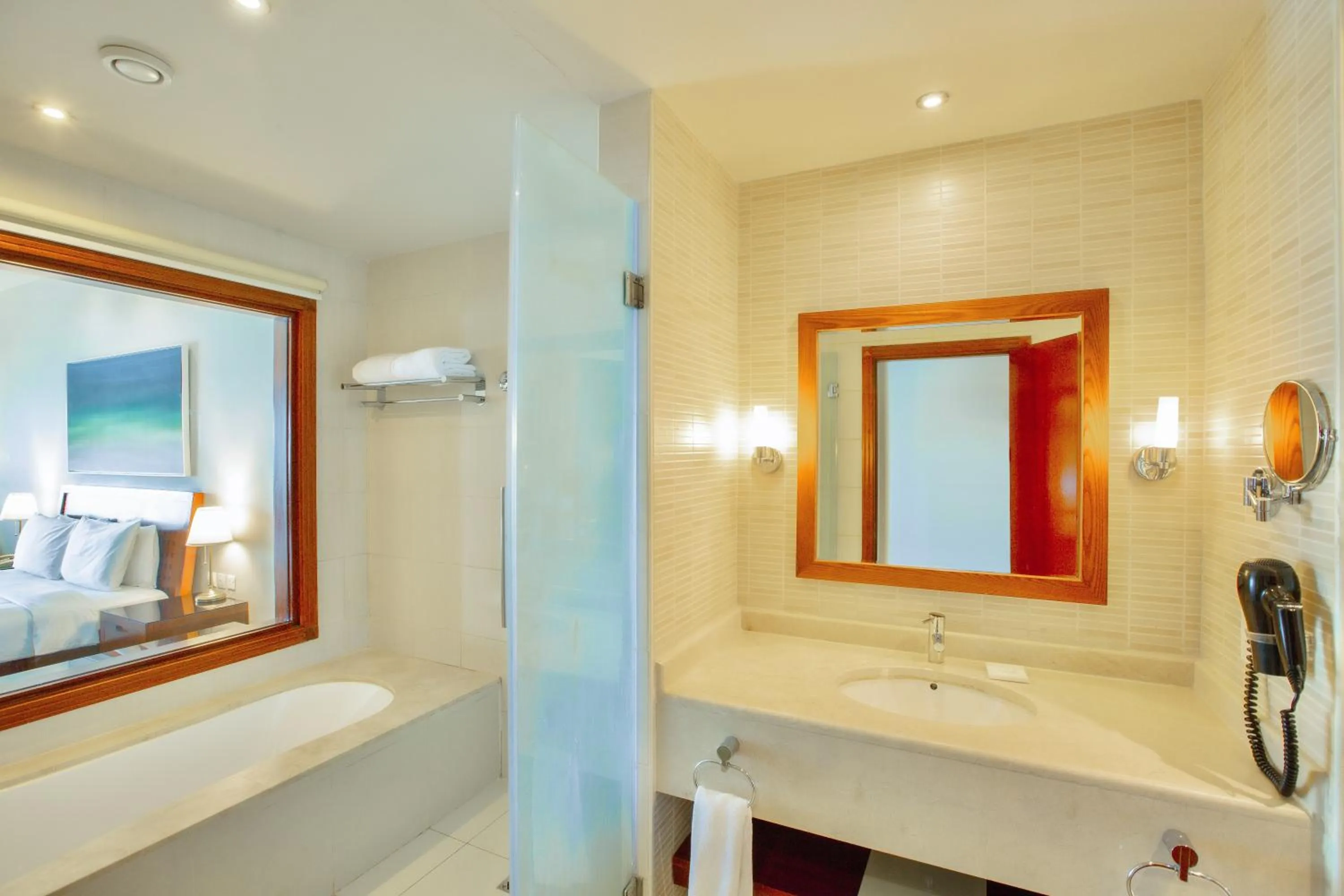 Bathroom, Bed in Radisson Blu Resort, Fujairah