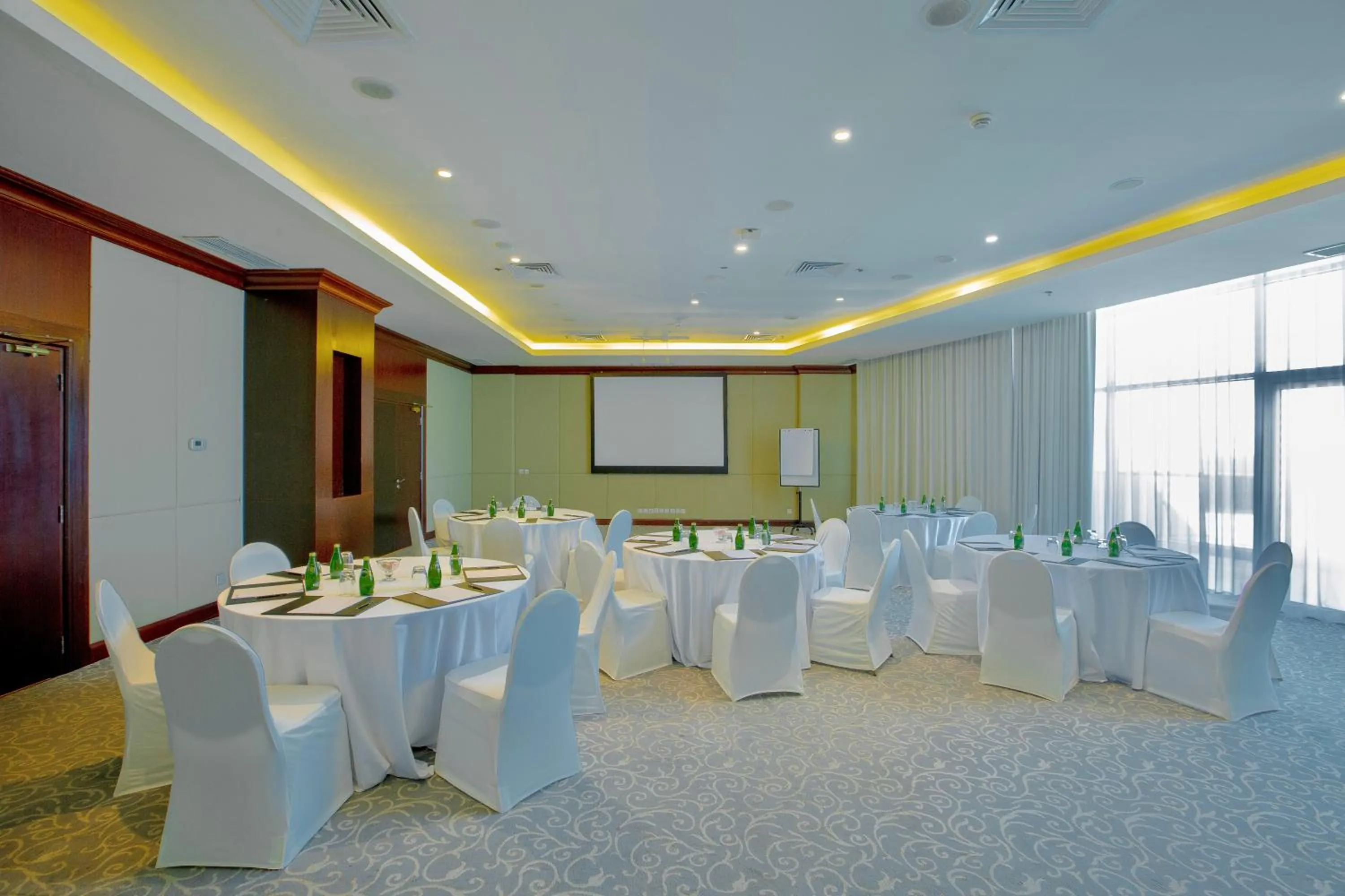 Meeting/conference room in Radisson Blu Resort, Fujairah