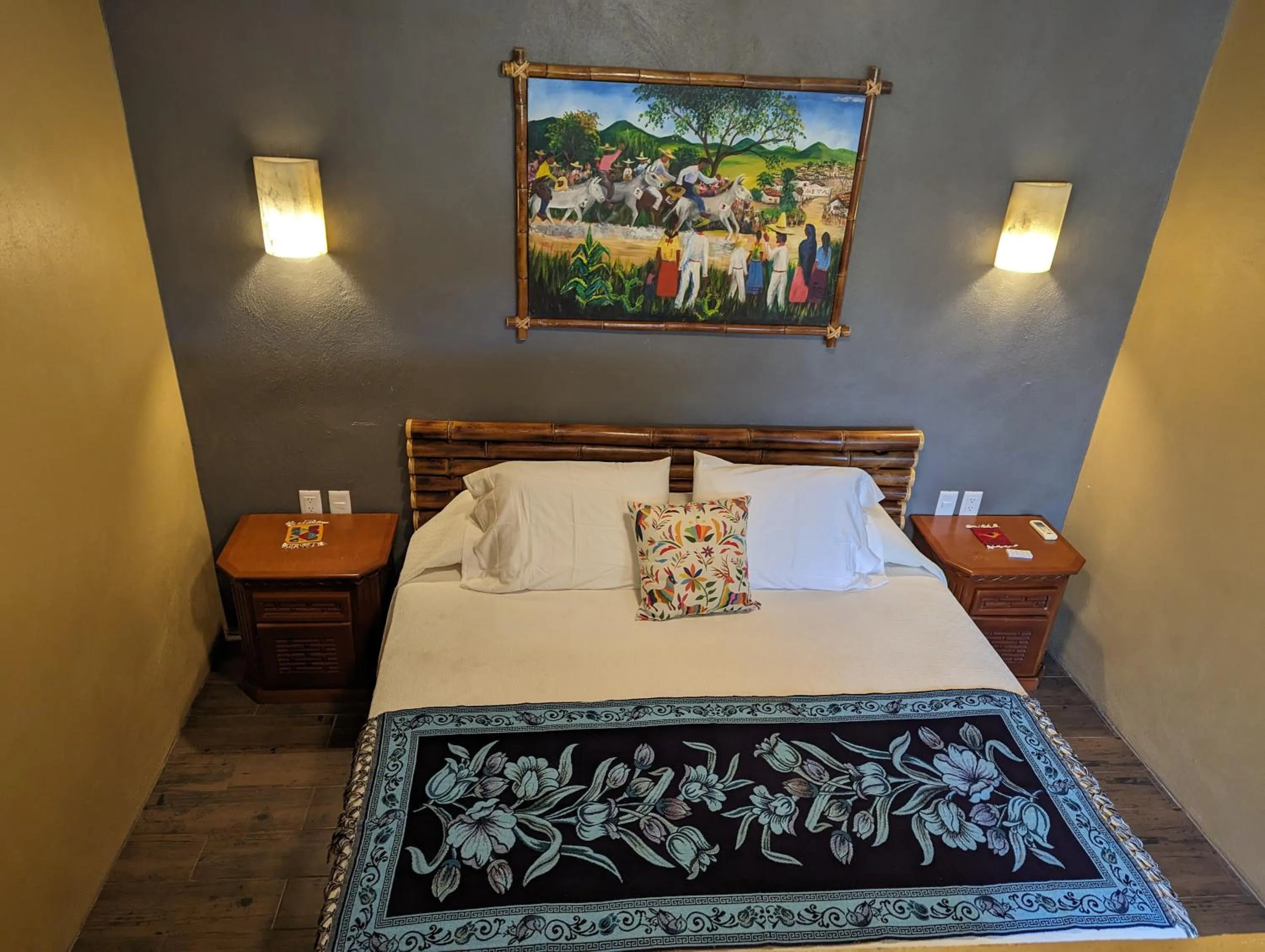 Bed in Casa Arcoiris Zihuatanejo B&B