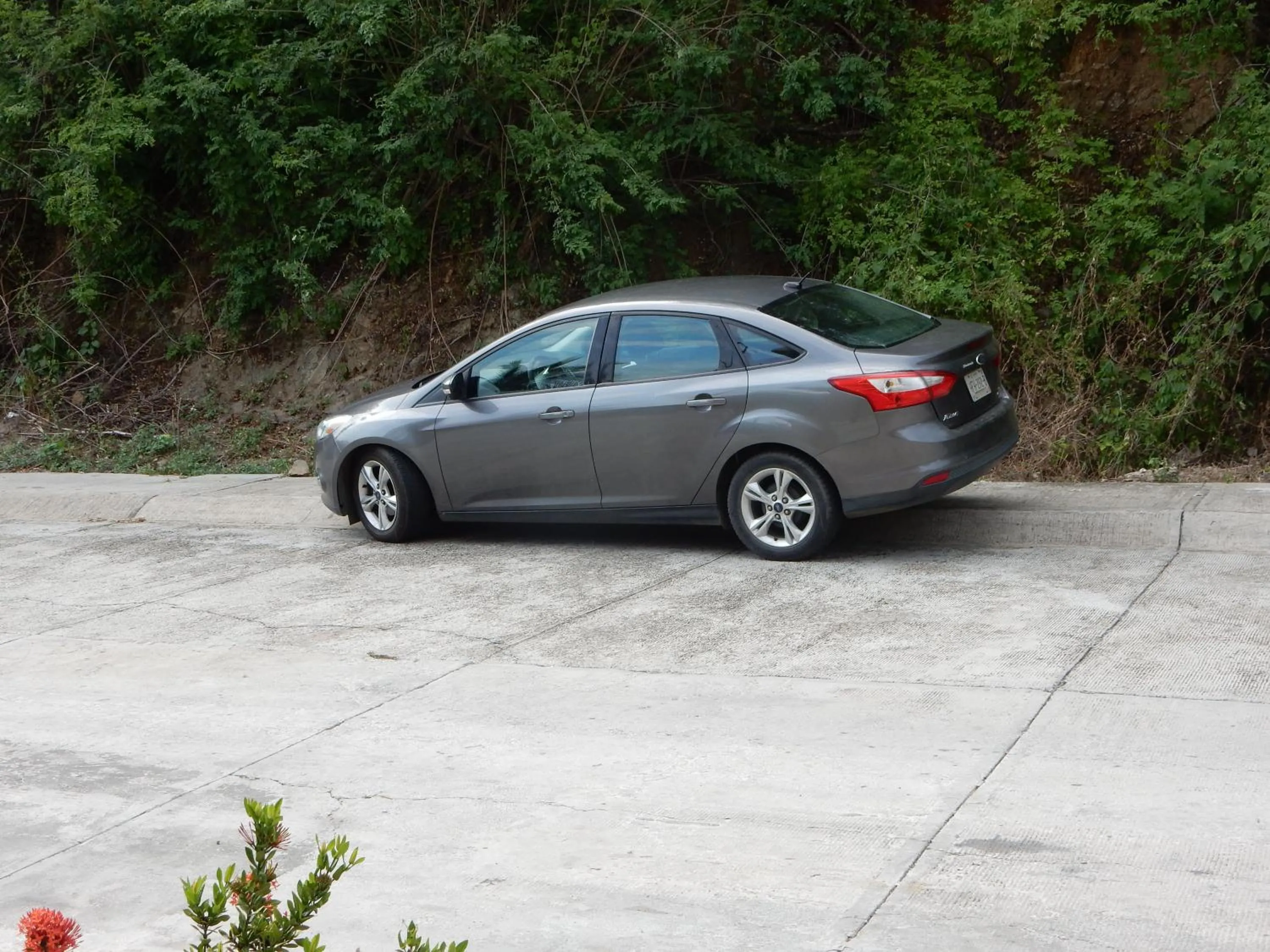 Parking in Casa Arcoiris Zihuatanejo B&B
