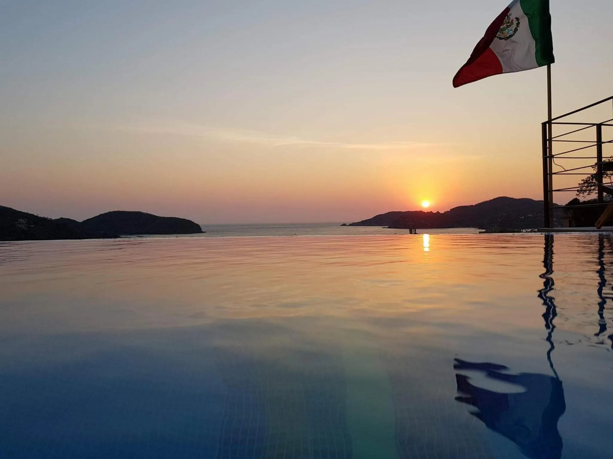 Pool view in Casa Arcoiris Zihuatanejo B&B