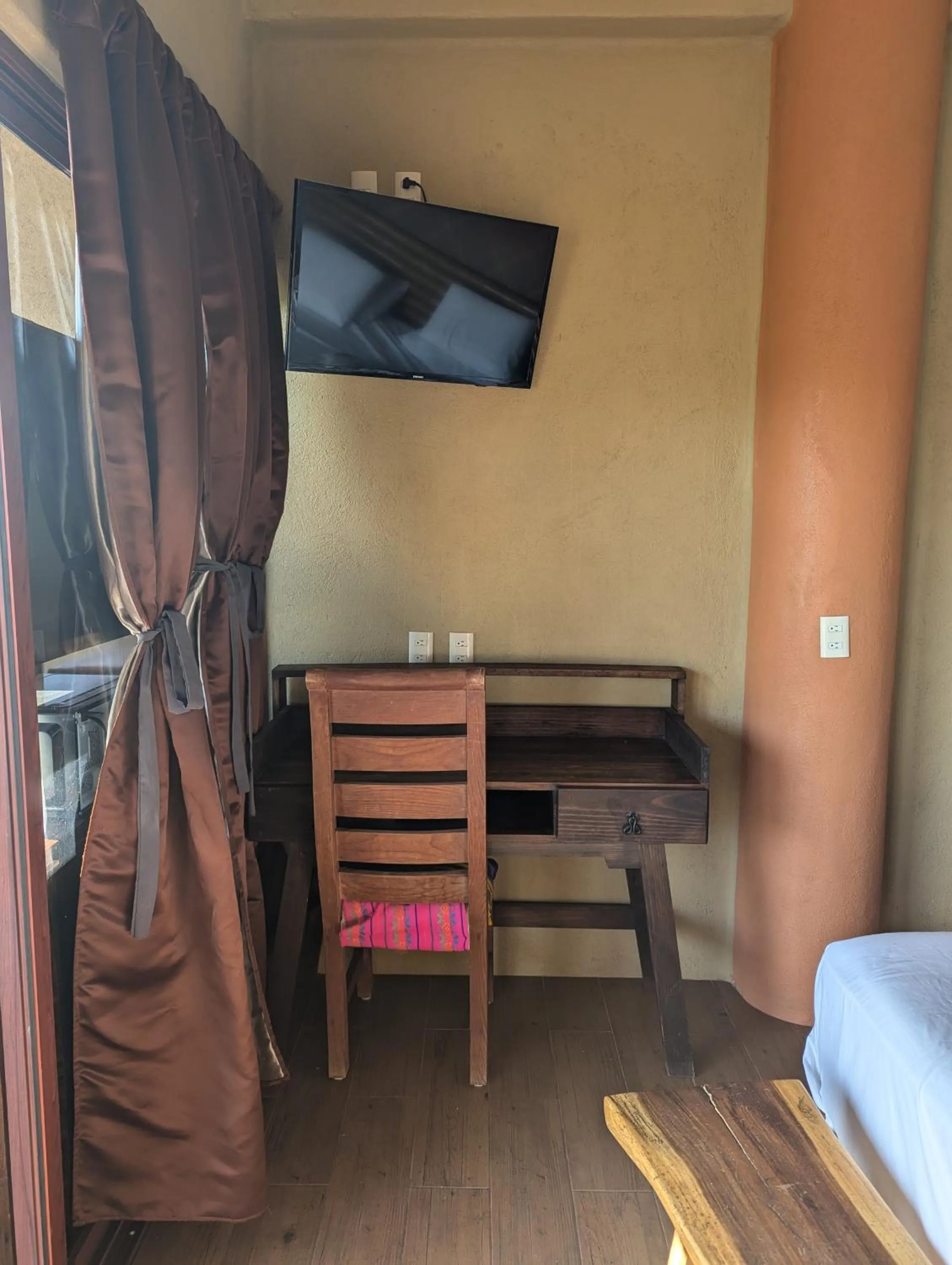 TV and multimedia, Bed in Casa Arcoiris Zihuatanejo B&B