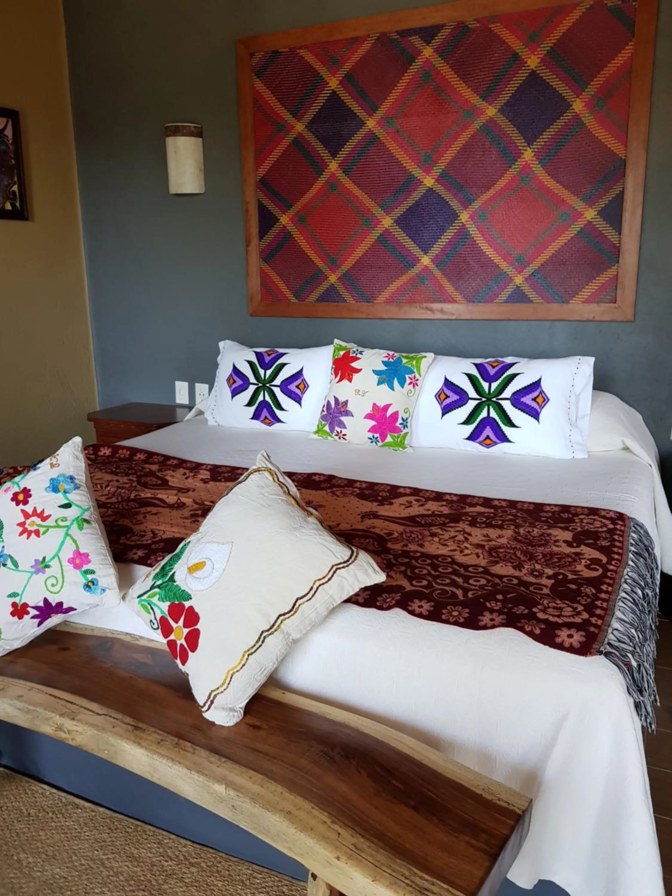 Bed in Casa Arcoiris Zihuatanejo B&B