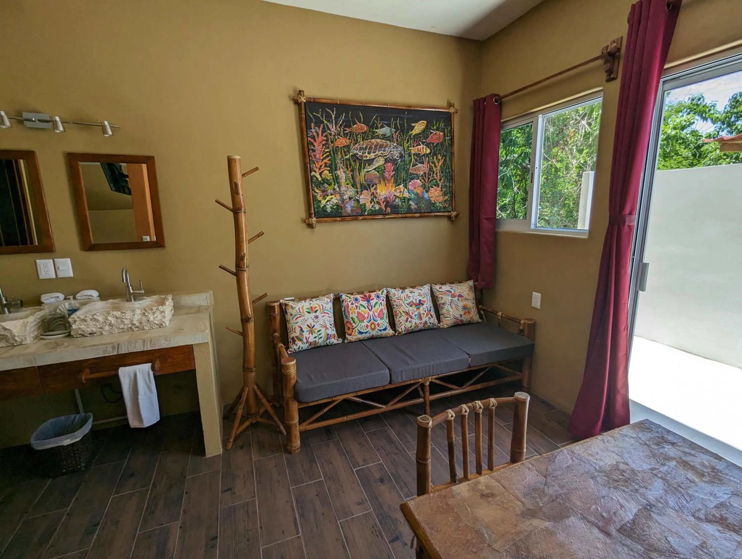 Living room in Casa Arcoiris Zihuatanejo B&B