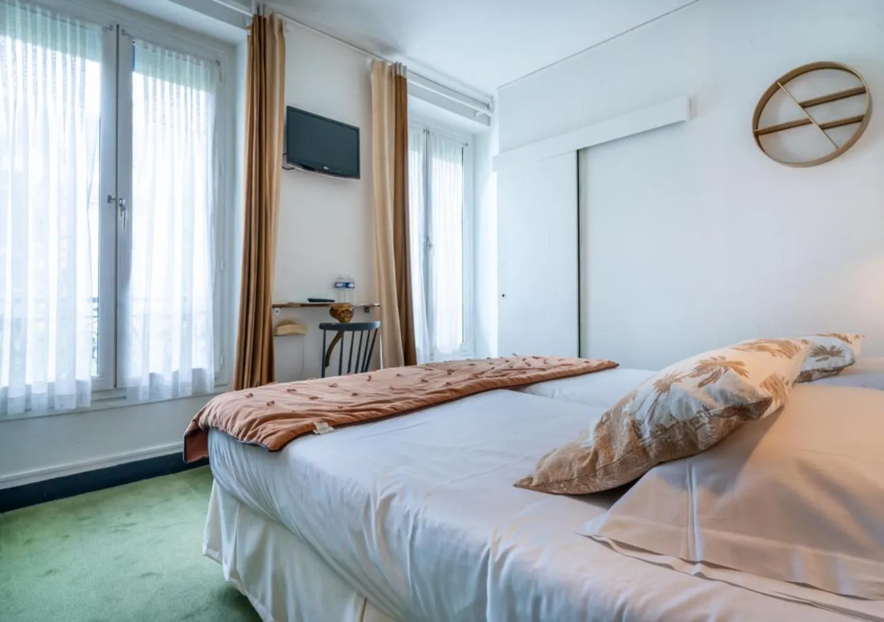 Bedroom, Bed in Nouvel Hôtel