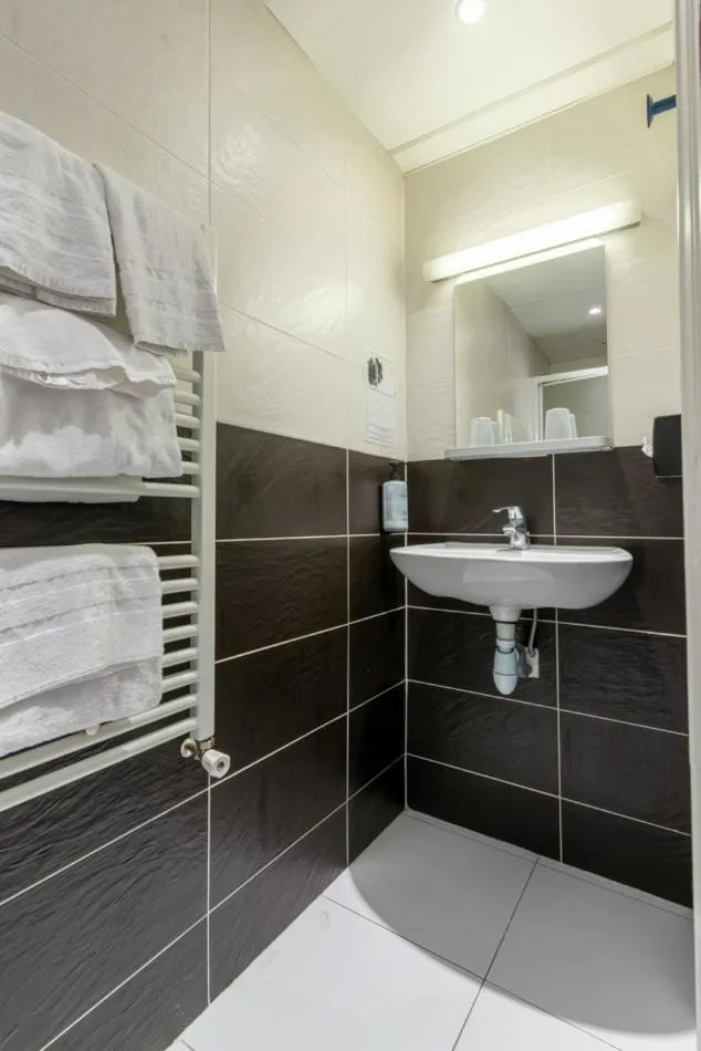Bathroom in Nouvel Hôtel