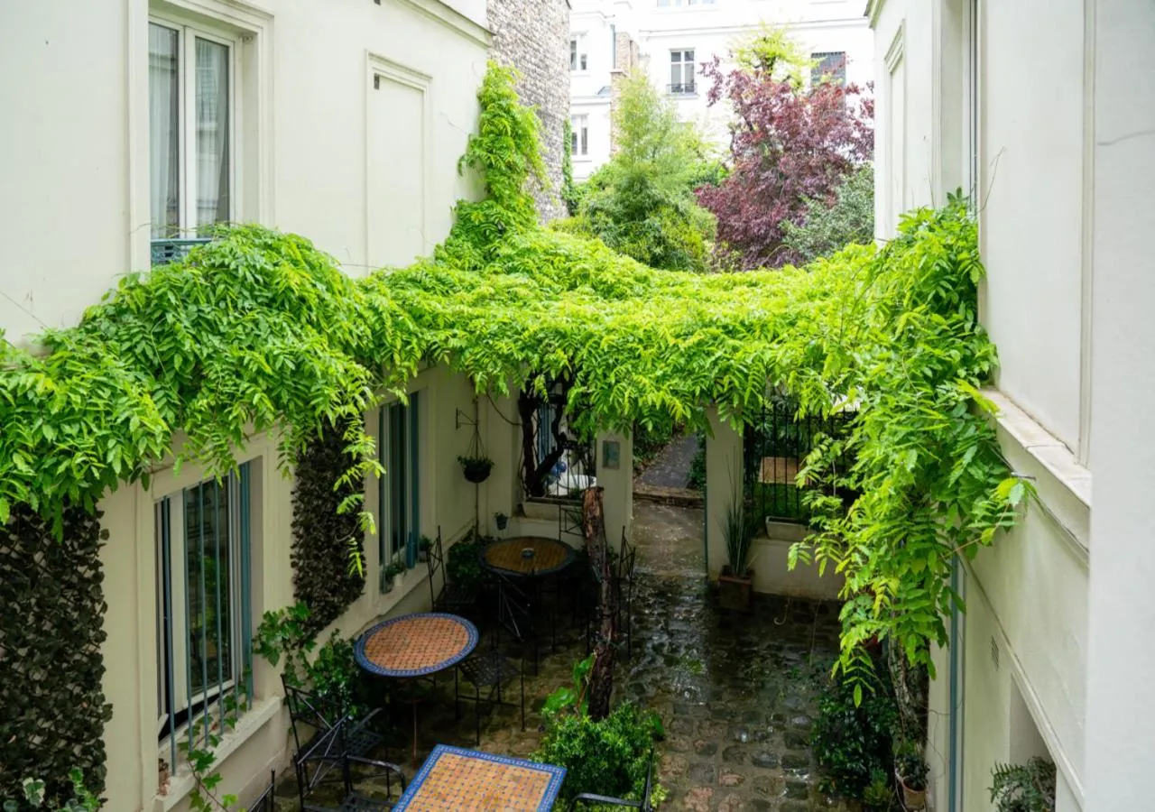 Garden in Nouvel Hôtel